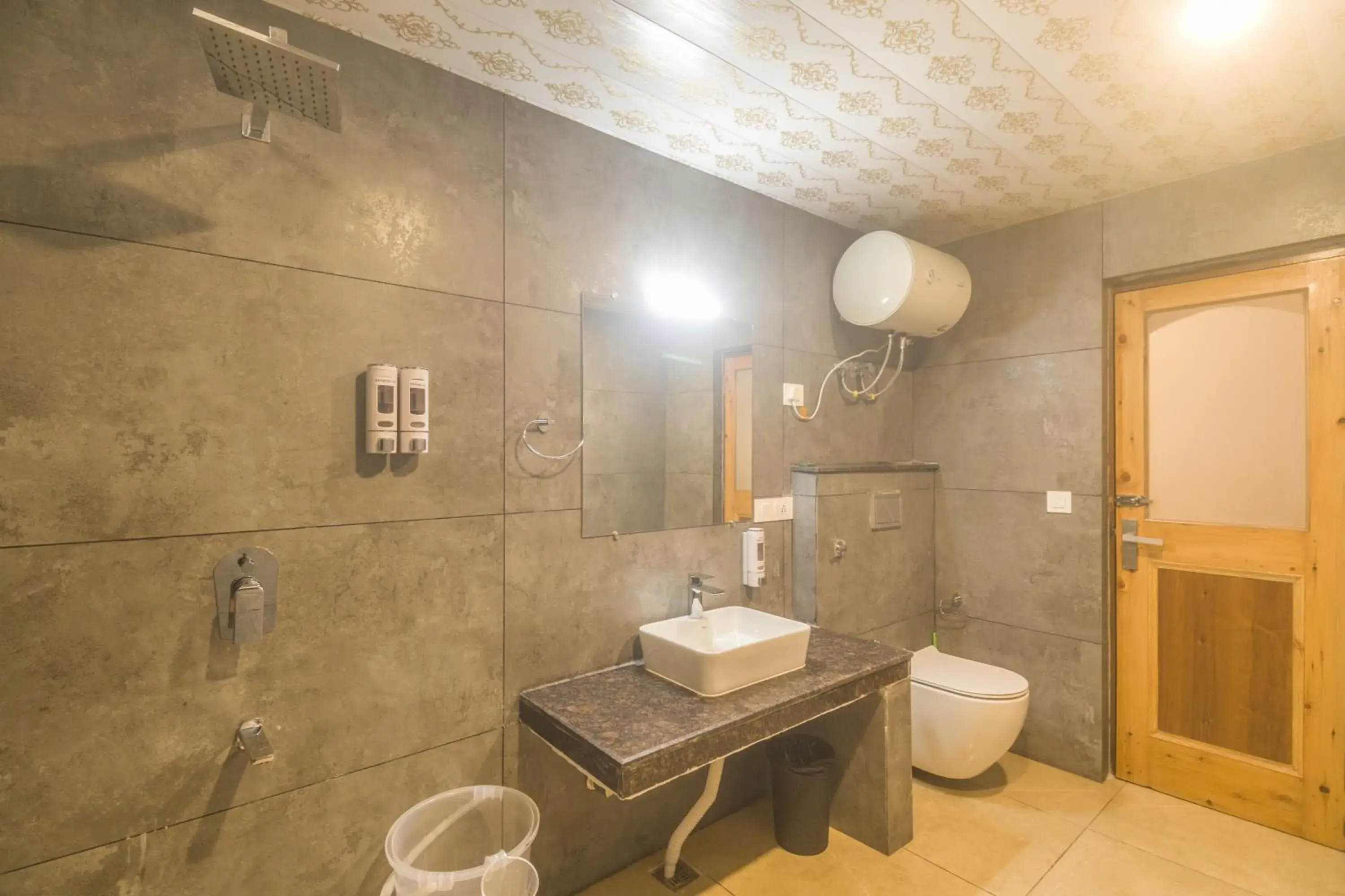 Executive Suite in WOW STAYZ2 Hotel The Lodge Executive Suite in WOW STAYZ2 Hotel The Lodge