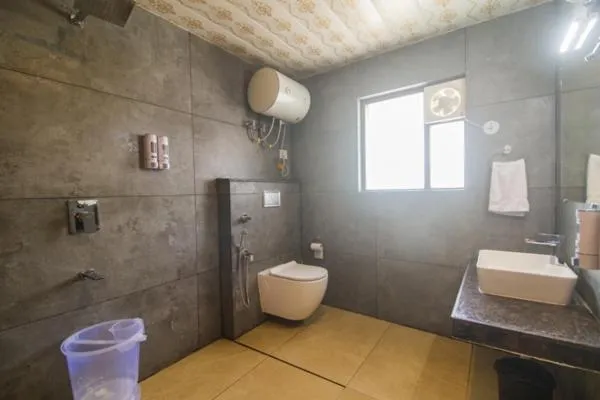 Bathroom in WOW STAYZ2 Hotel The Lodge