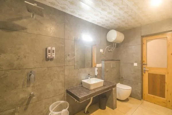 Bathroom in WOW STAYZ2 Hotel The Lodge