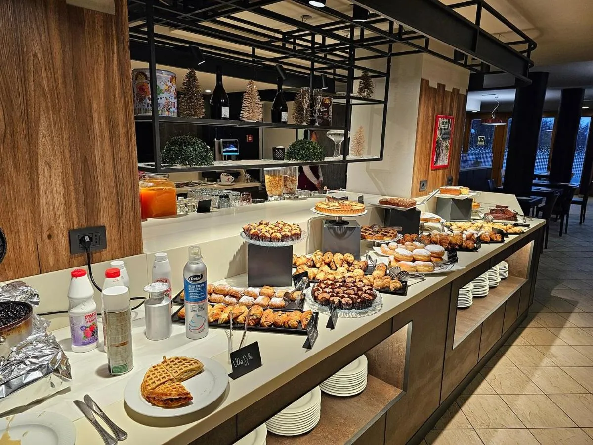 Restaurant/places to eat in Savoia Resort