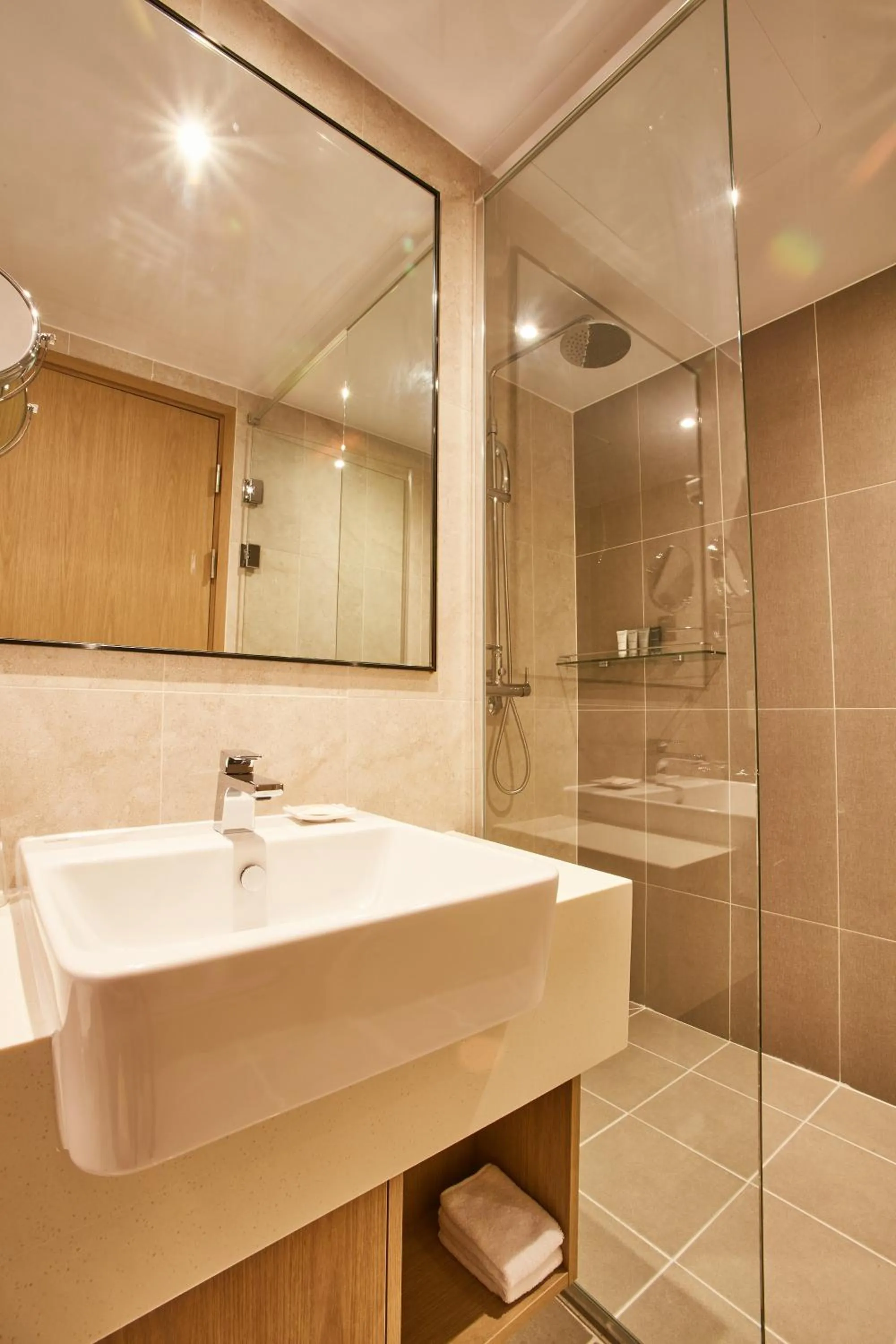 Shower in Island Castle Hotel & Waterpark