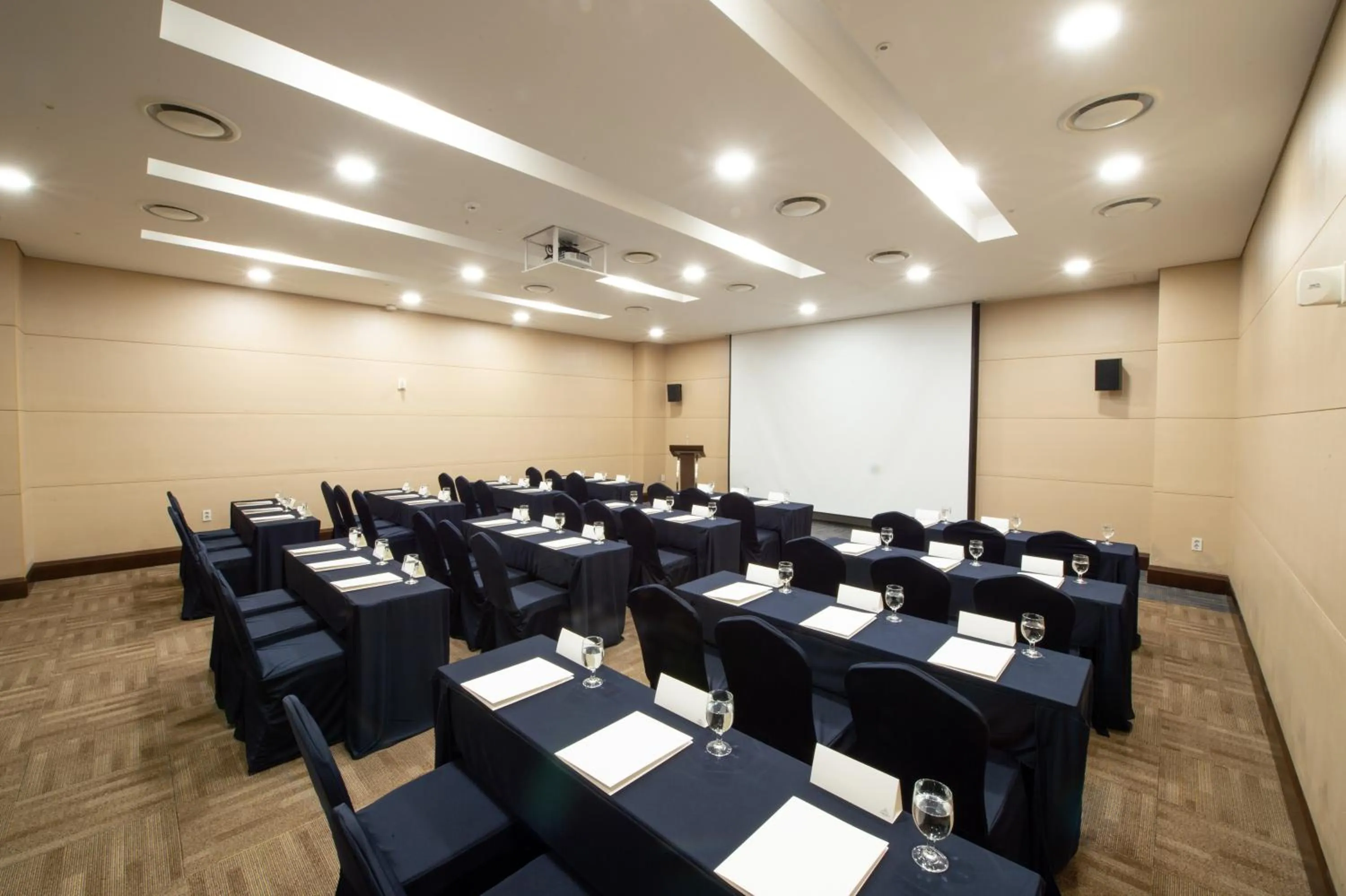 Island Castle Hotel & Waterpark