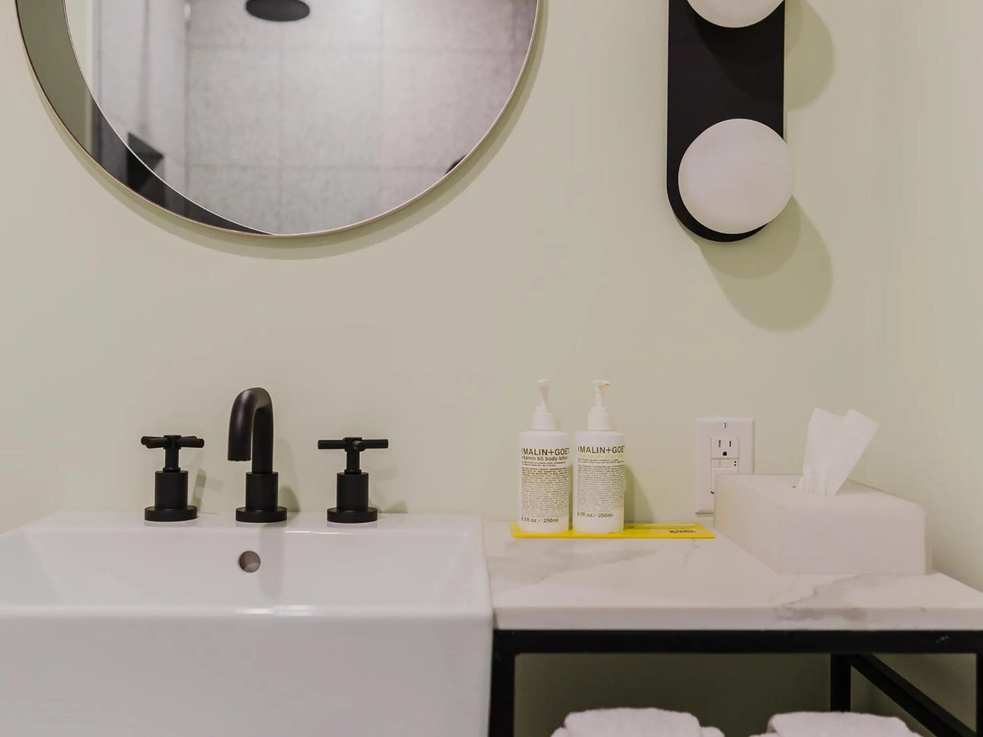 Bathroom in Drake Devonshire and Motor Inn