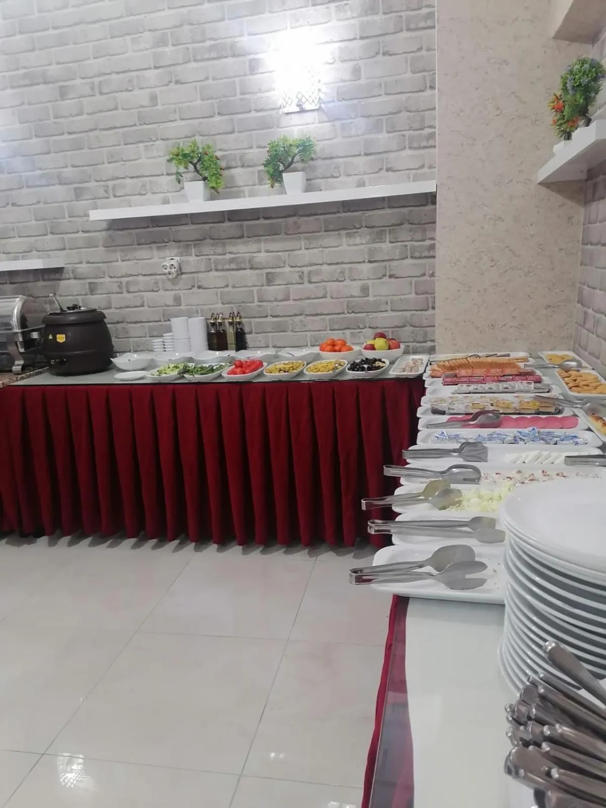 Restaurant/places to eat in Hotel seven park