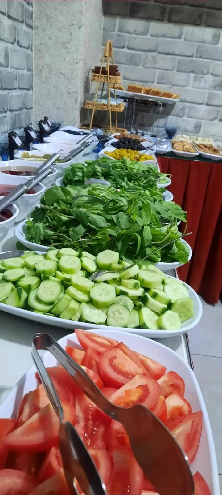 Restaurant/places to eat in Hotel seven park