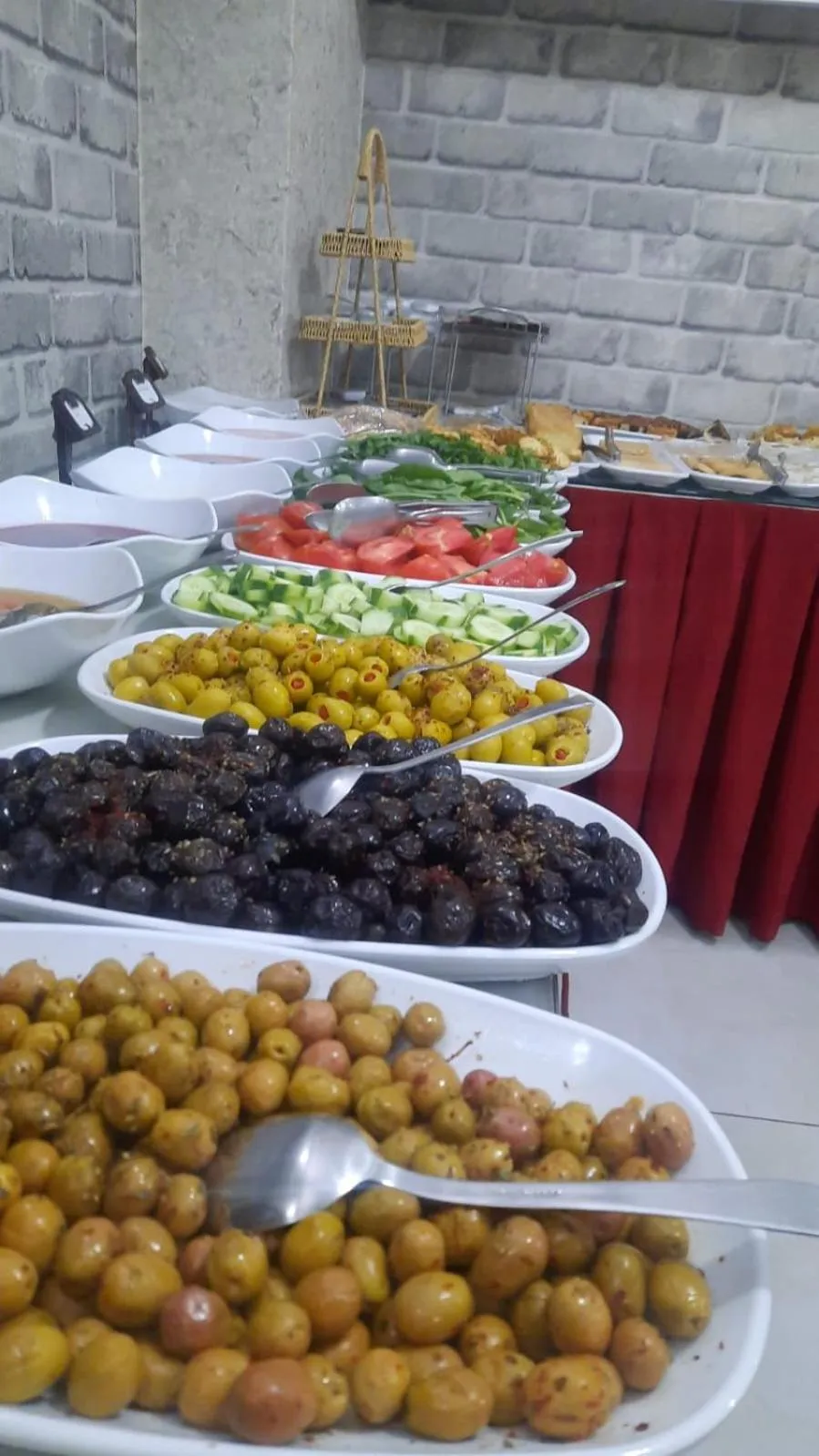 Restaurant/places to eat in Hotel seven park