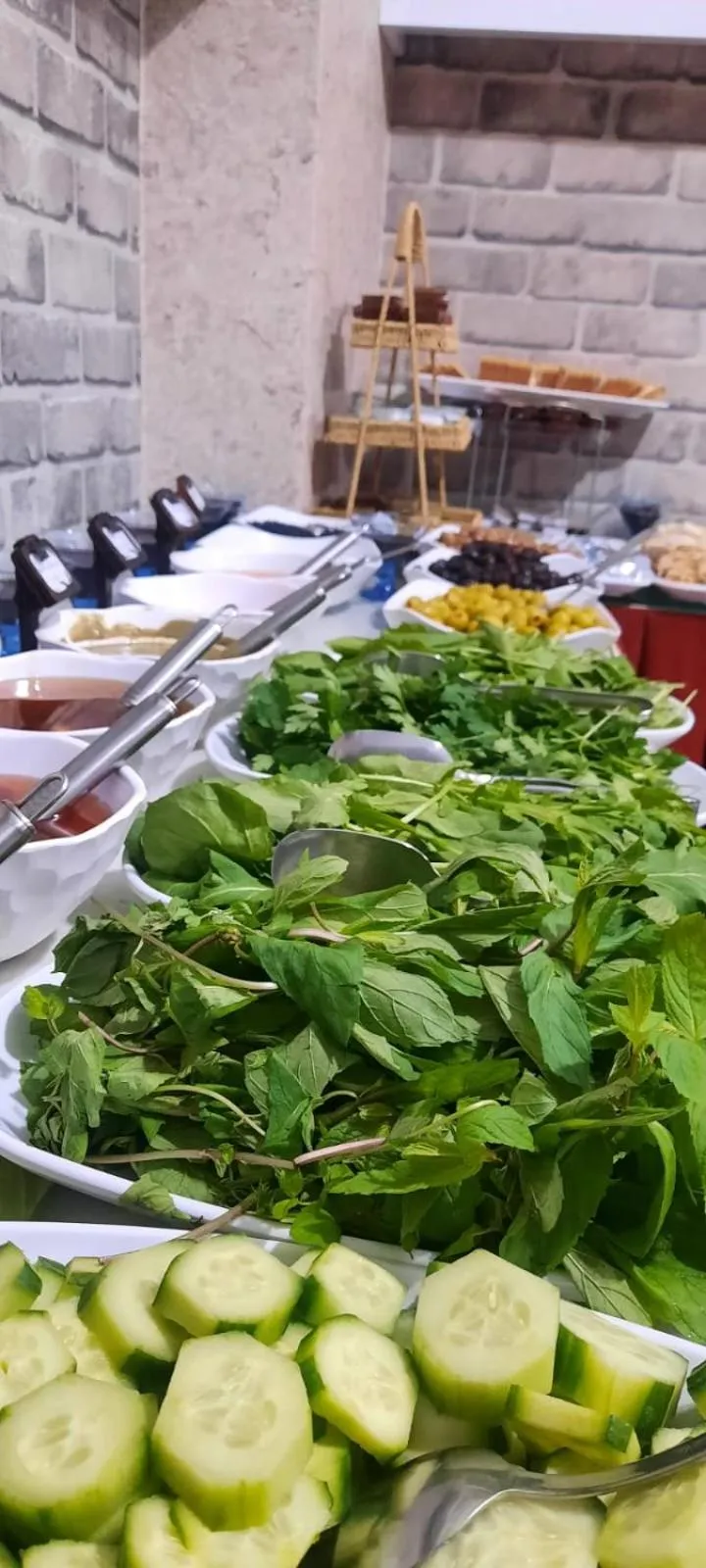 Restaurant/places to eat in Hotel seven park