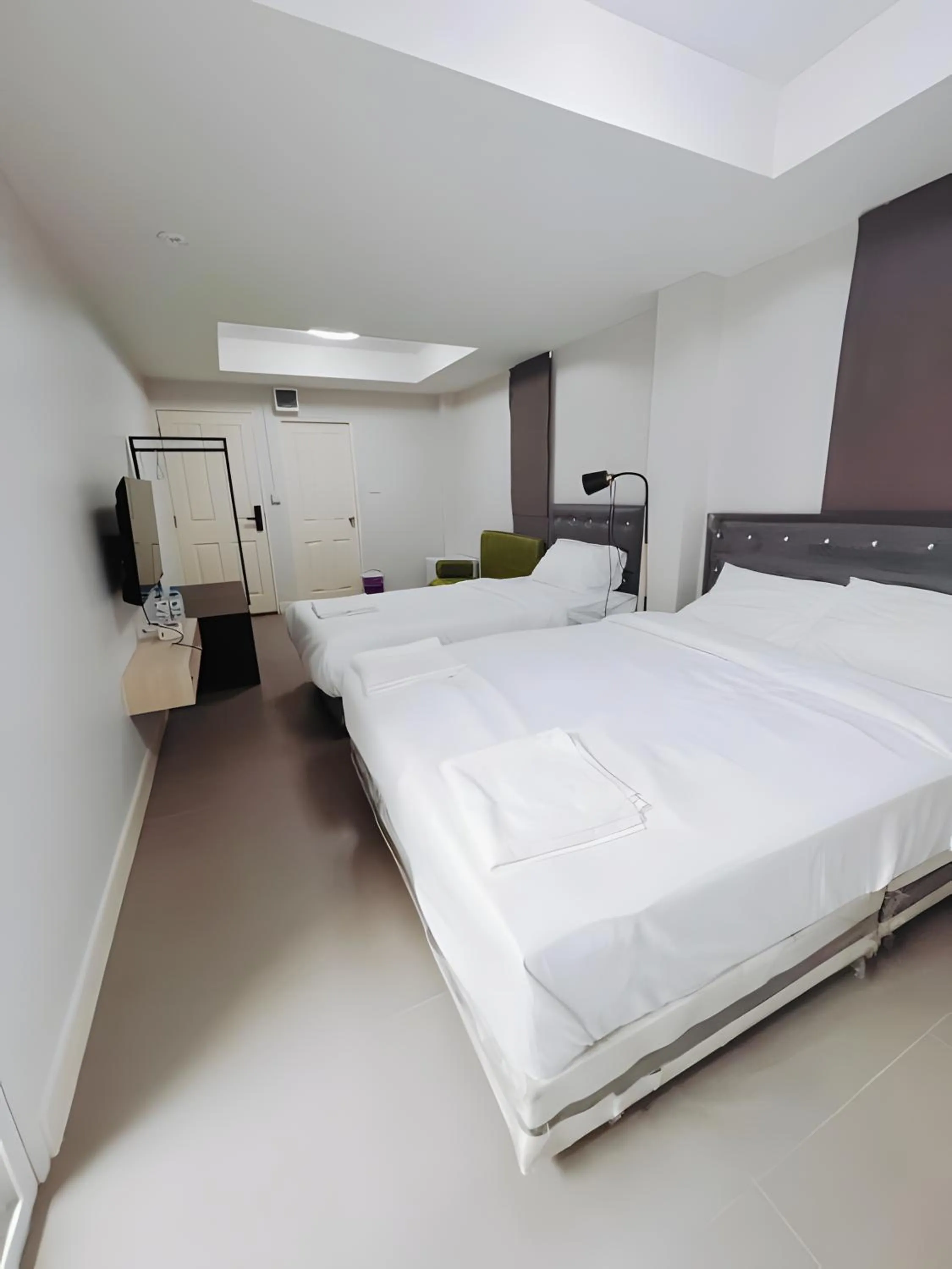 Bed in XX Mitr Inn The Grand Palace Bangkok - Mrt Samyot Station