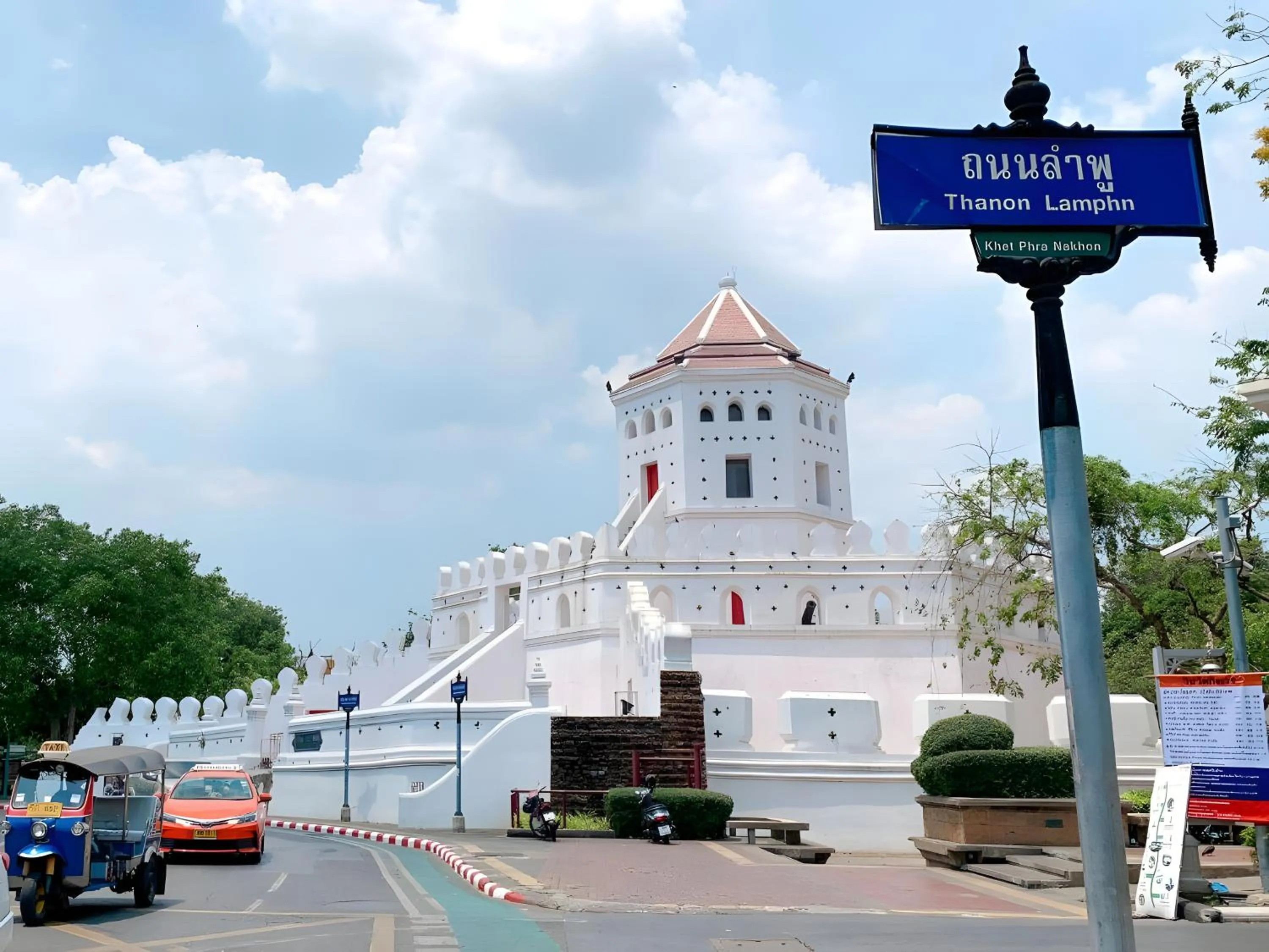 Neighbourhood in XX Mitr Inn The Grand Palace Bangkok - Mrt Samyot Station