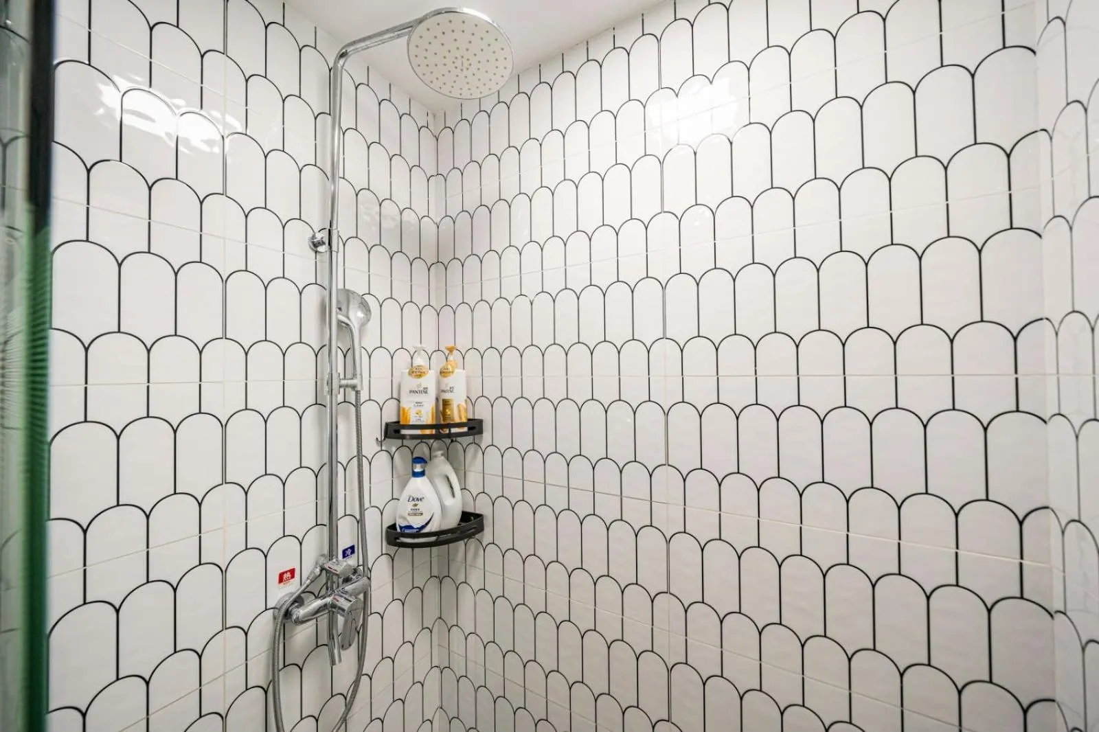 Shower in Chuxin Moshe Hotel