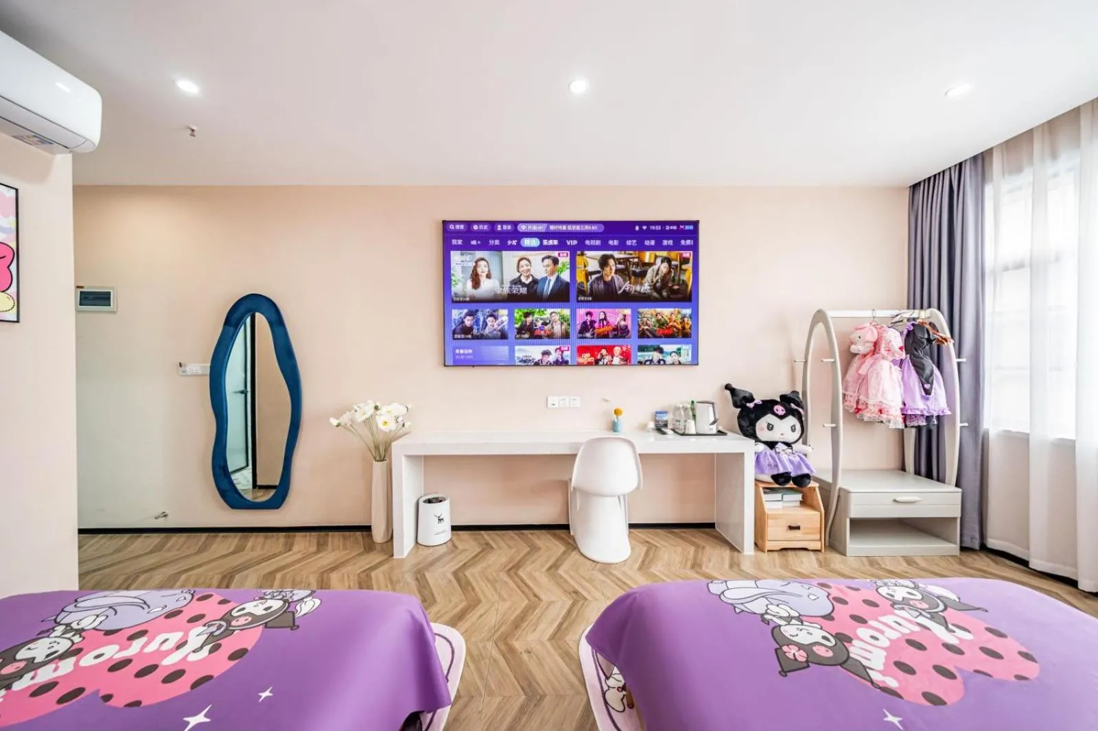 Photo of the whole room, Bed in Chuxin Moshe Hotel