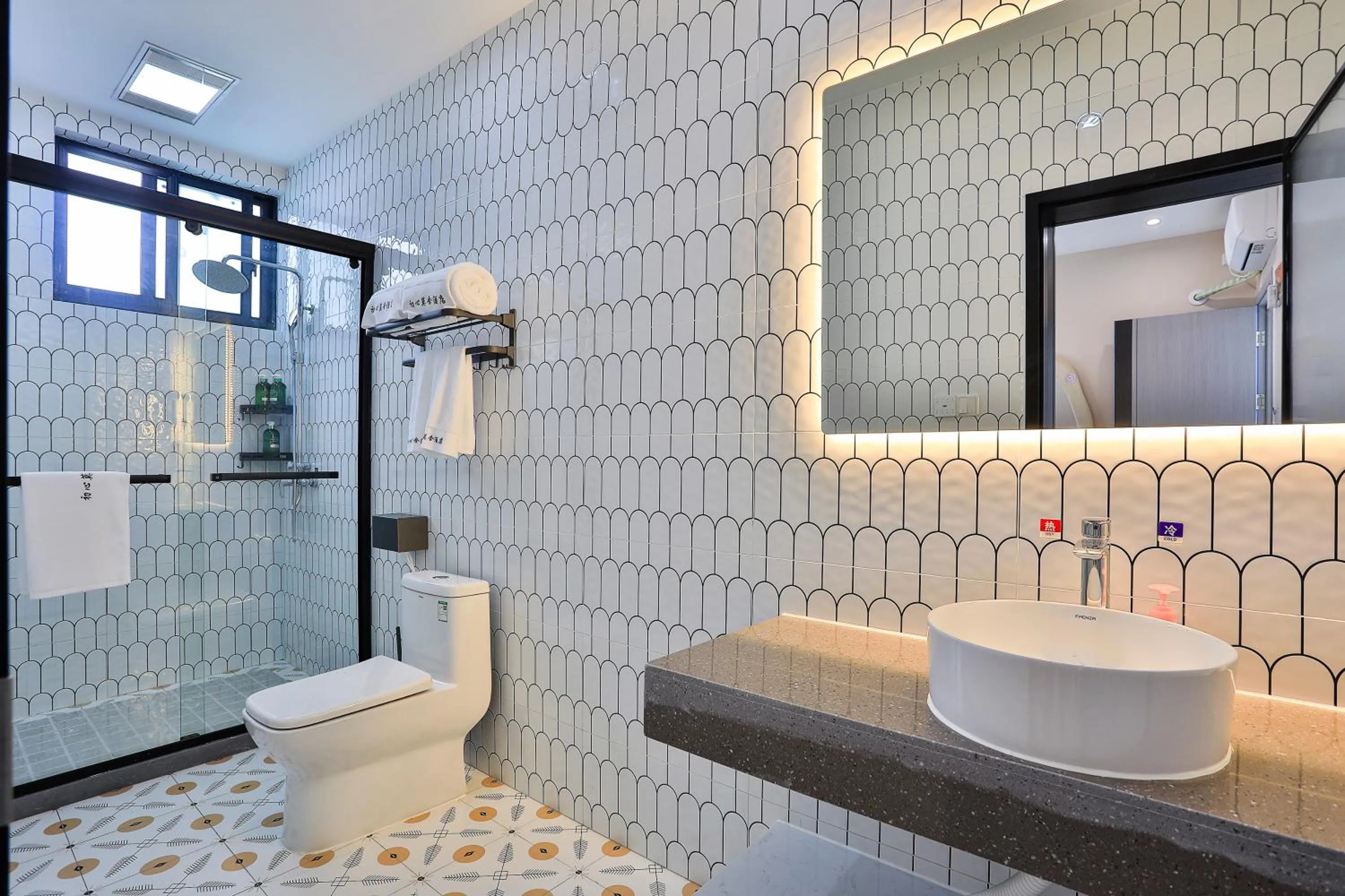 Toilet in Chuxin Moshe Hotel