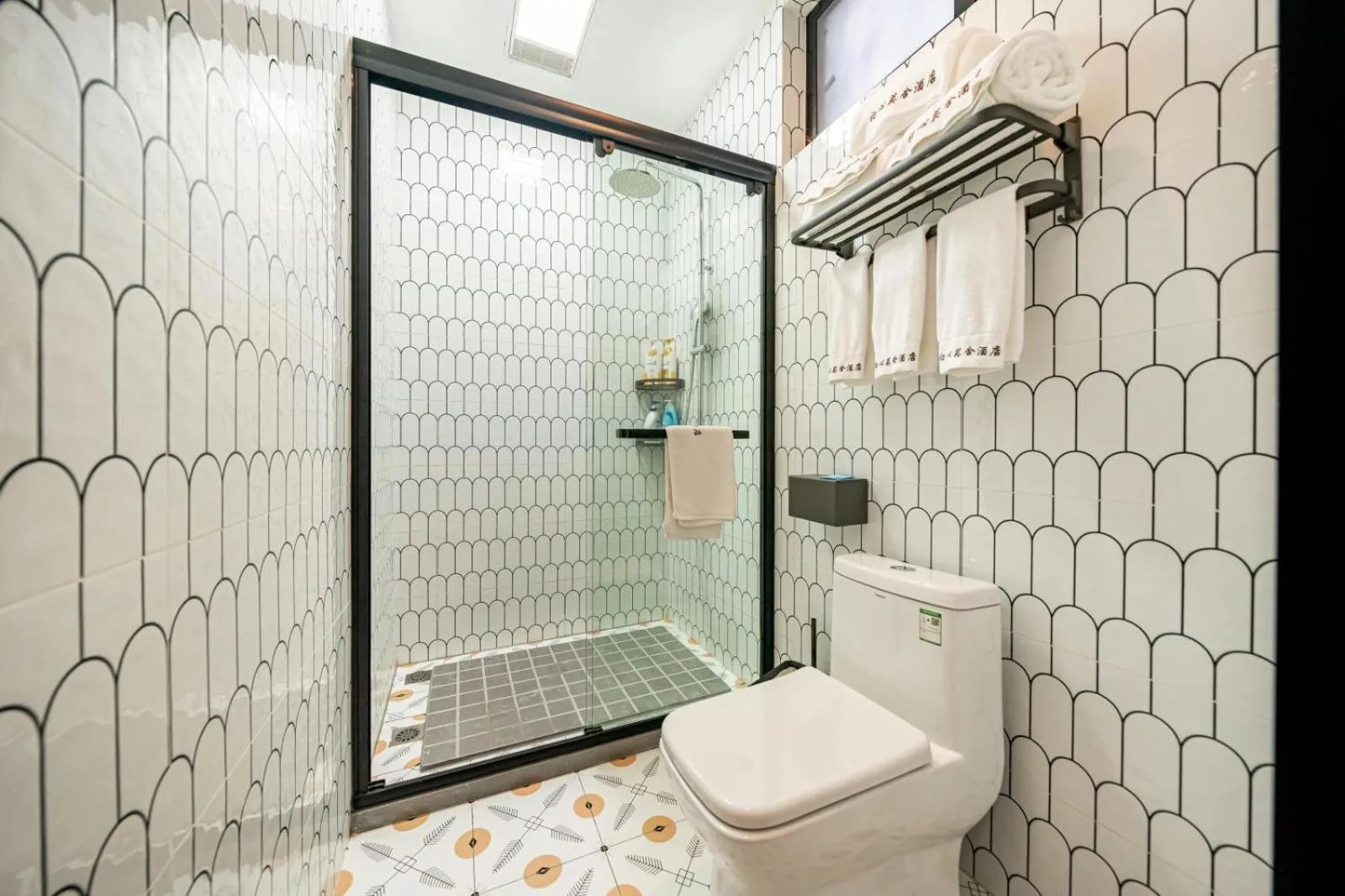 Shower in Chuxin Moshe Hotel