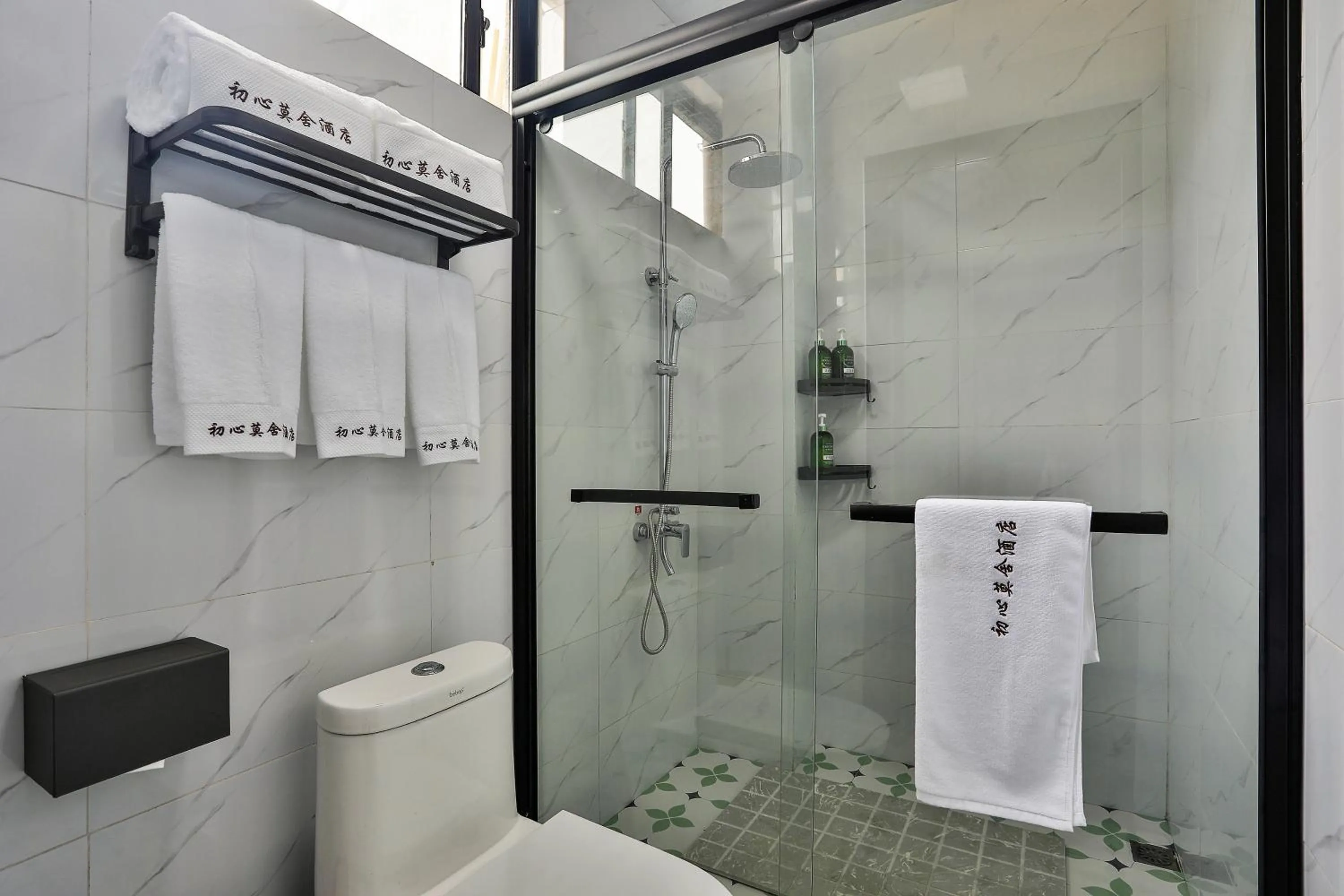 Shower in Chuxin Moshe Hotel