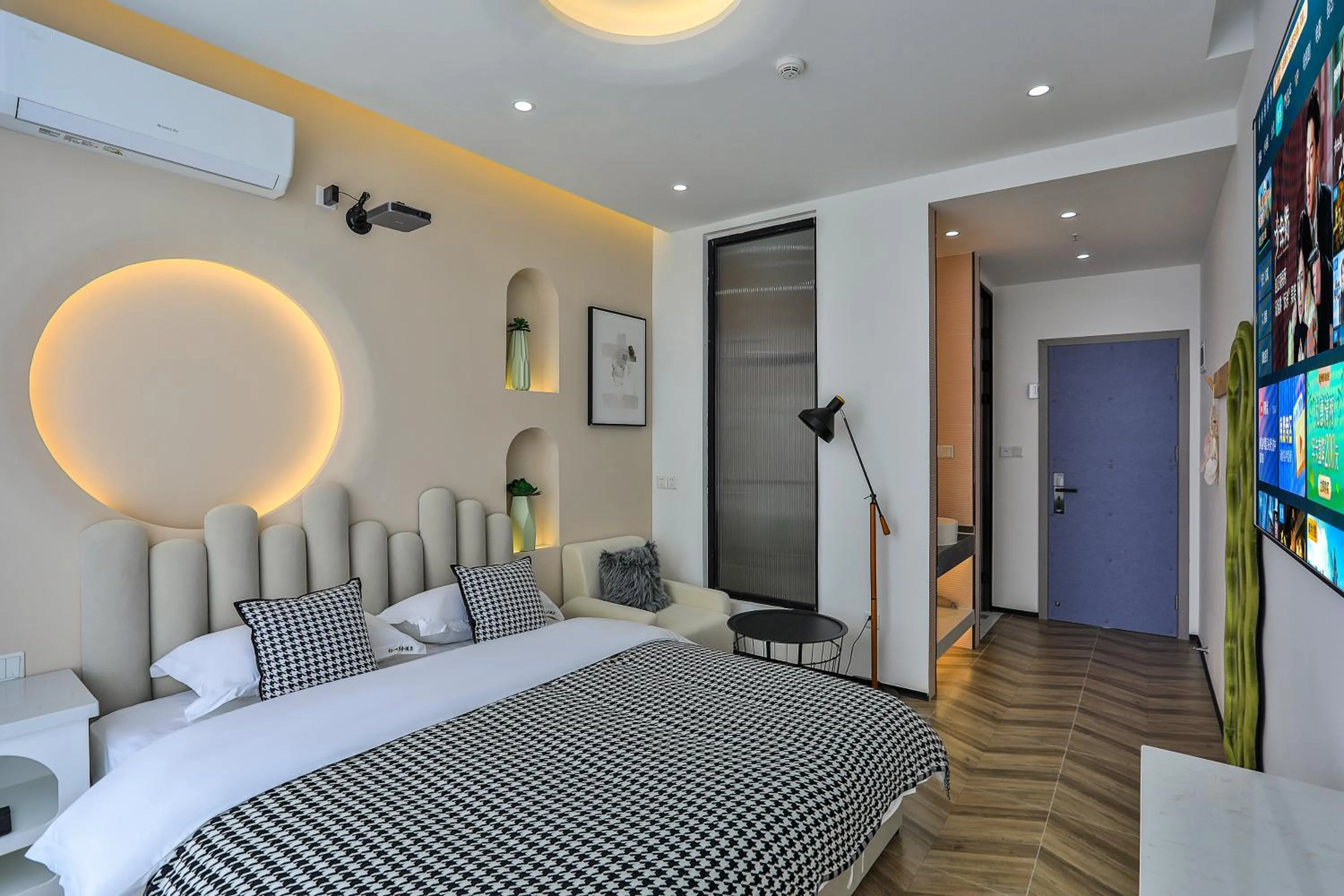Bed in Chuxin Moshe Hotel