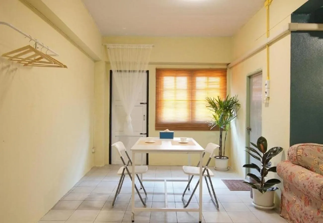 Seating area in XX GO INN The Grand Palace Bangkok-Mrt Samyot Station