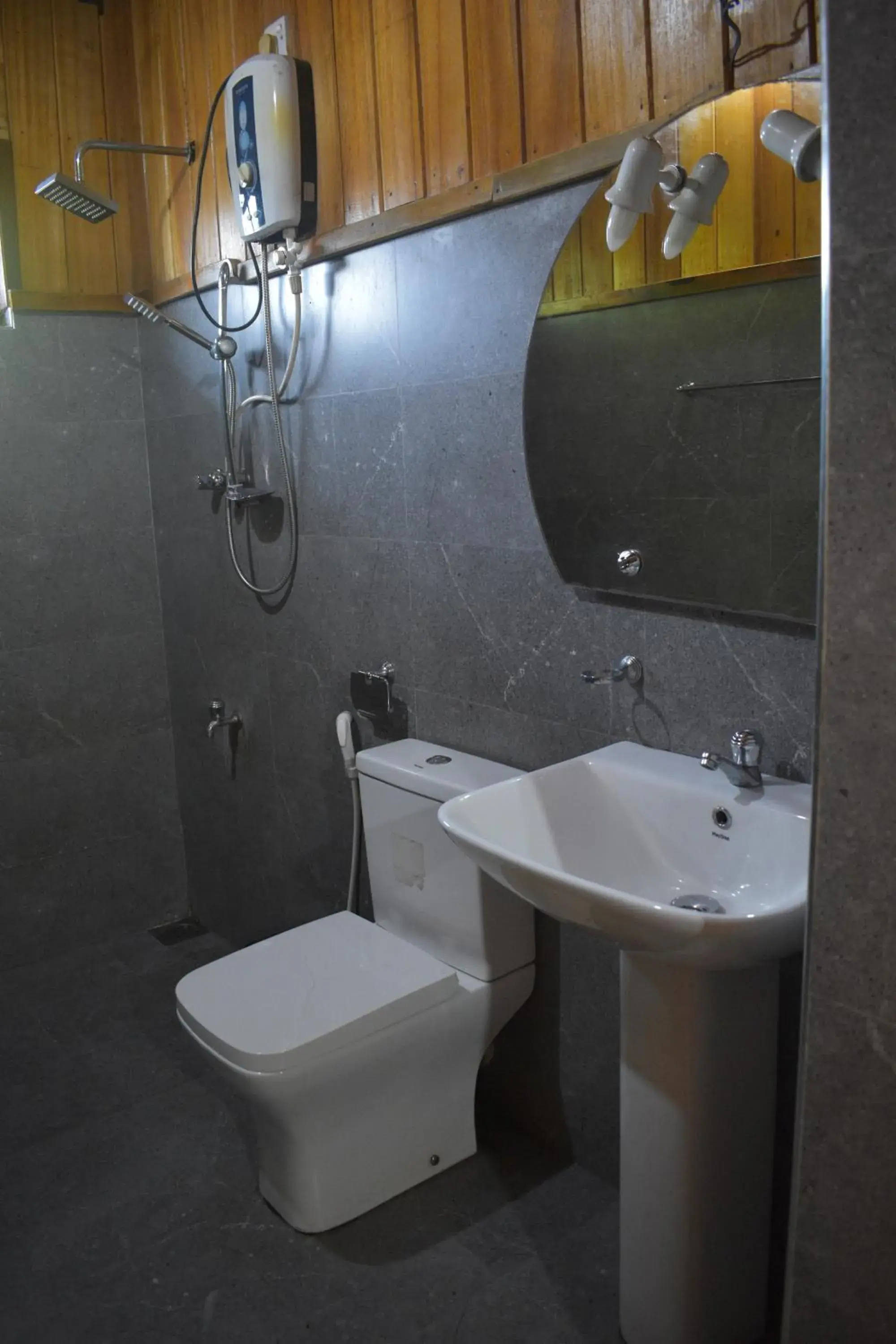 Shiny Lakeside Resort Shiny Lakeside Resort