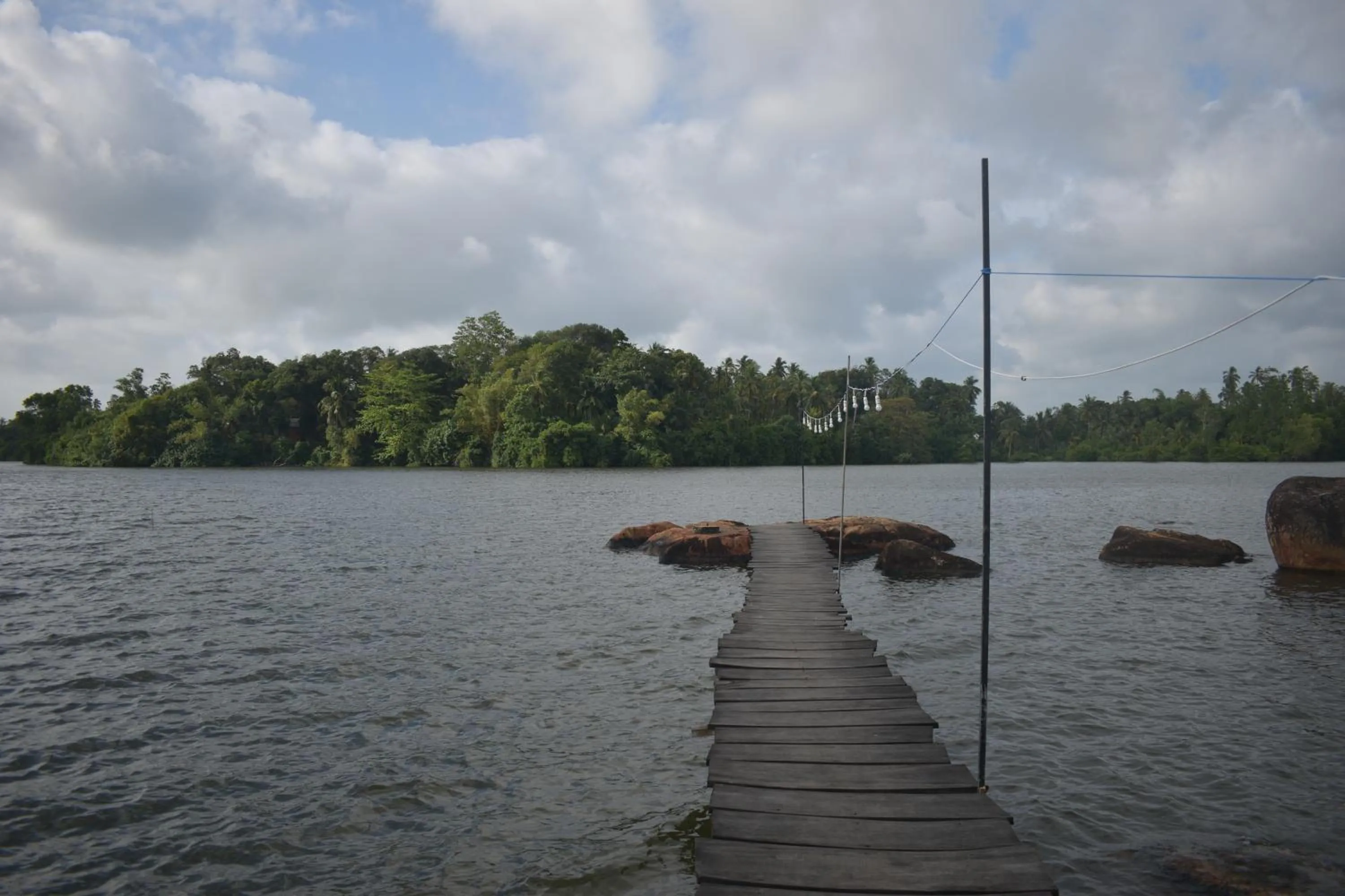 Shiny Lakeside Resort