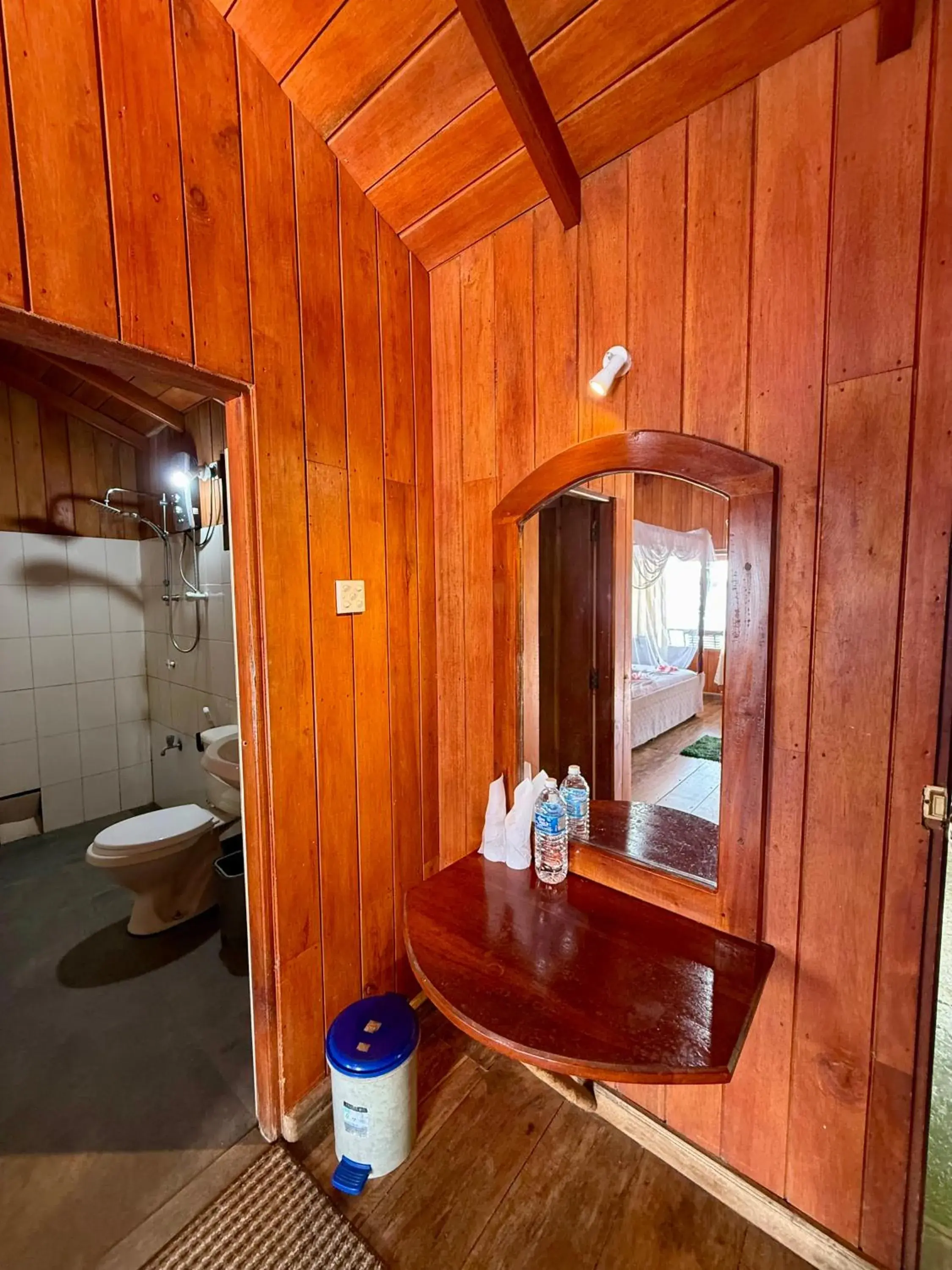 Shiny Lakeside Resort Shiny Lakeside Resort