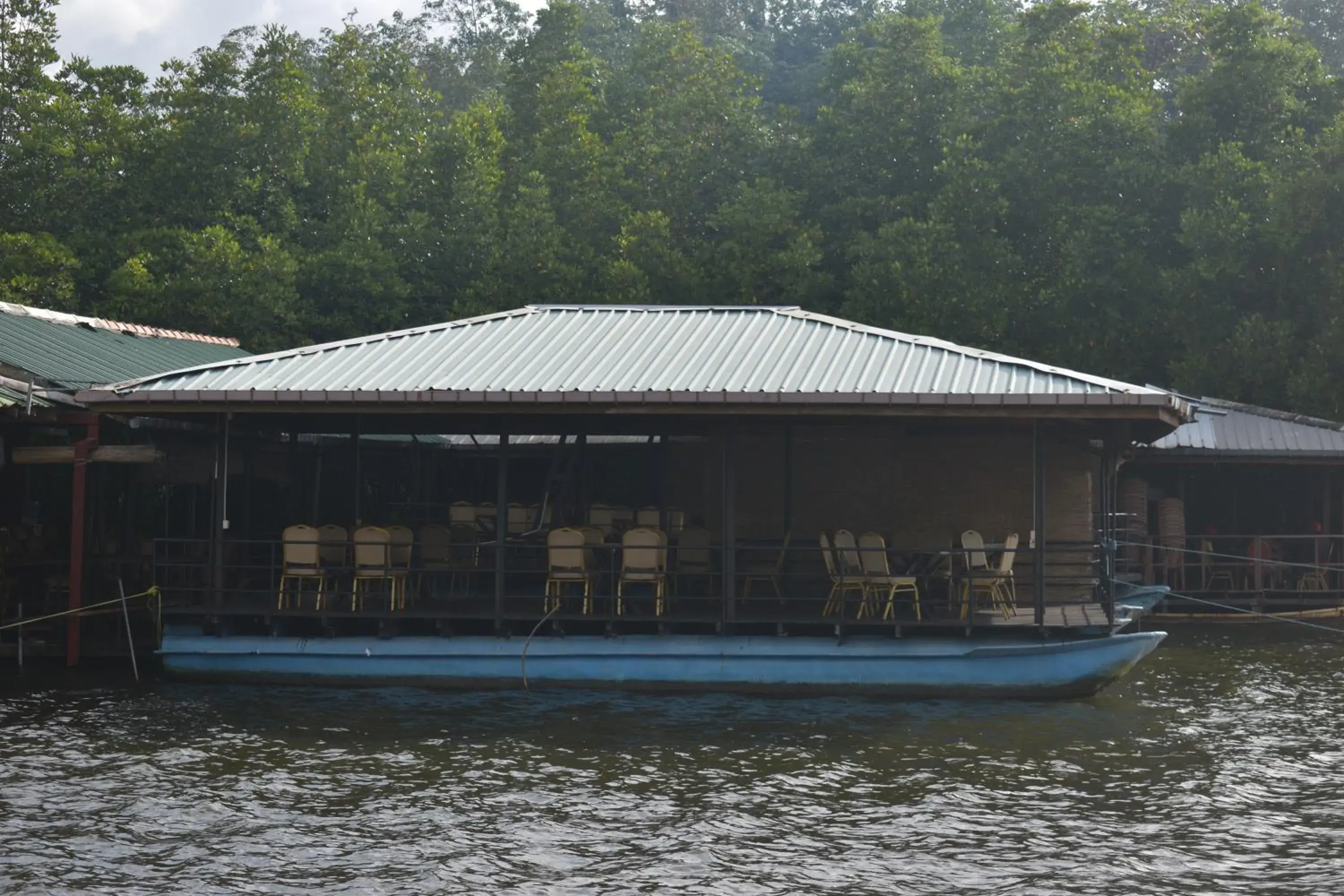 Property building in Shiny Lakeside Resort Property building in Shiny Lakeside Resort