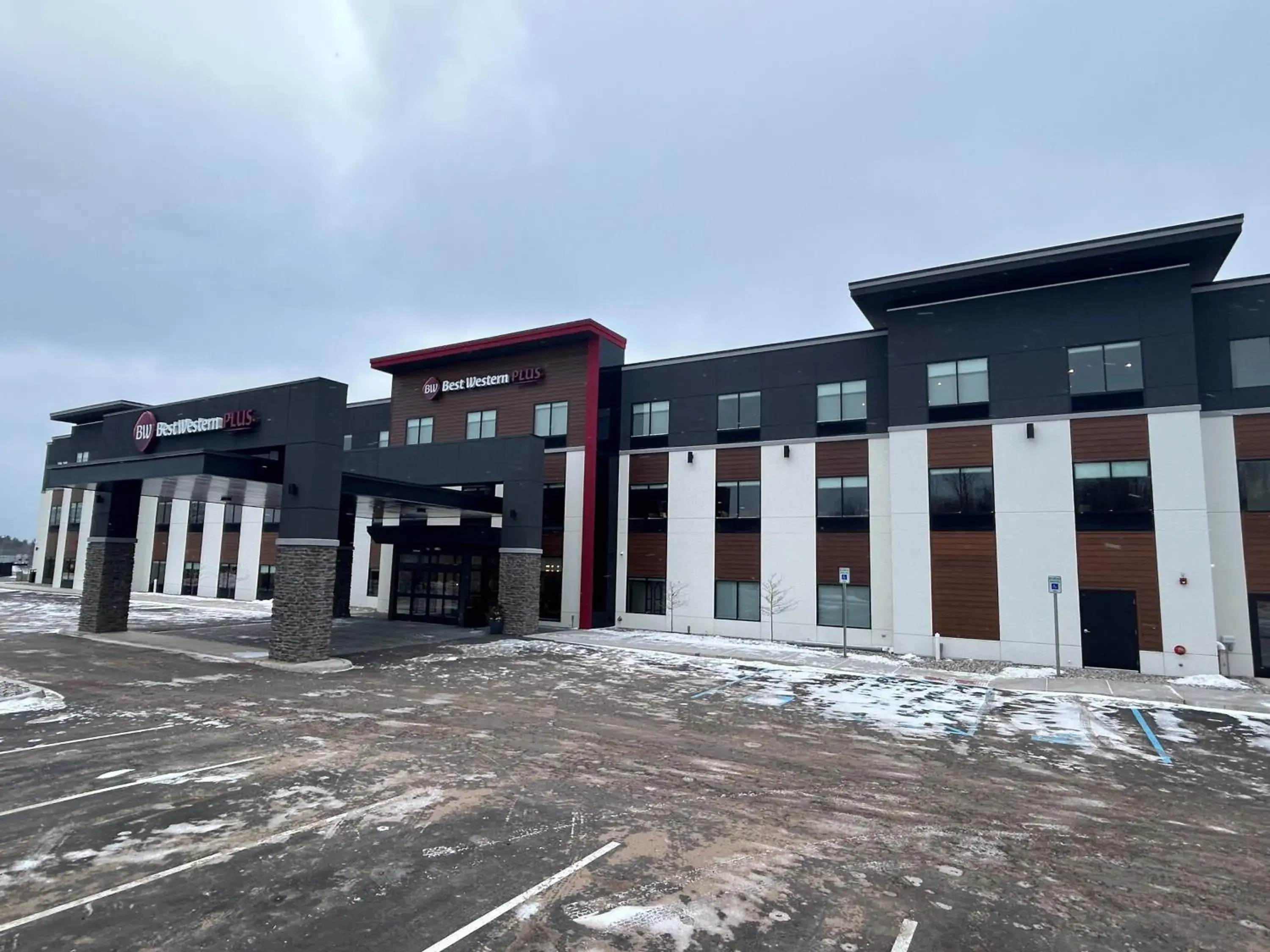 Property building in Best Western Plus Marquette Hotel & Suites Property building in Best Western Plus Marquette Hotel & Suites