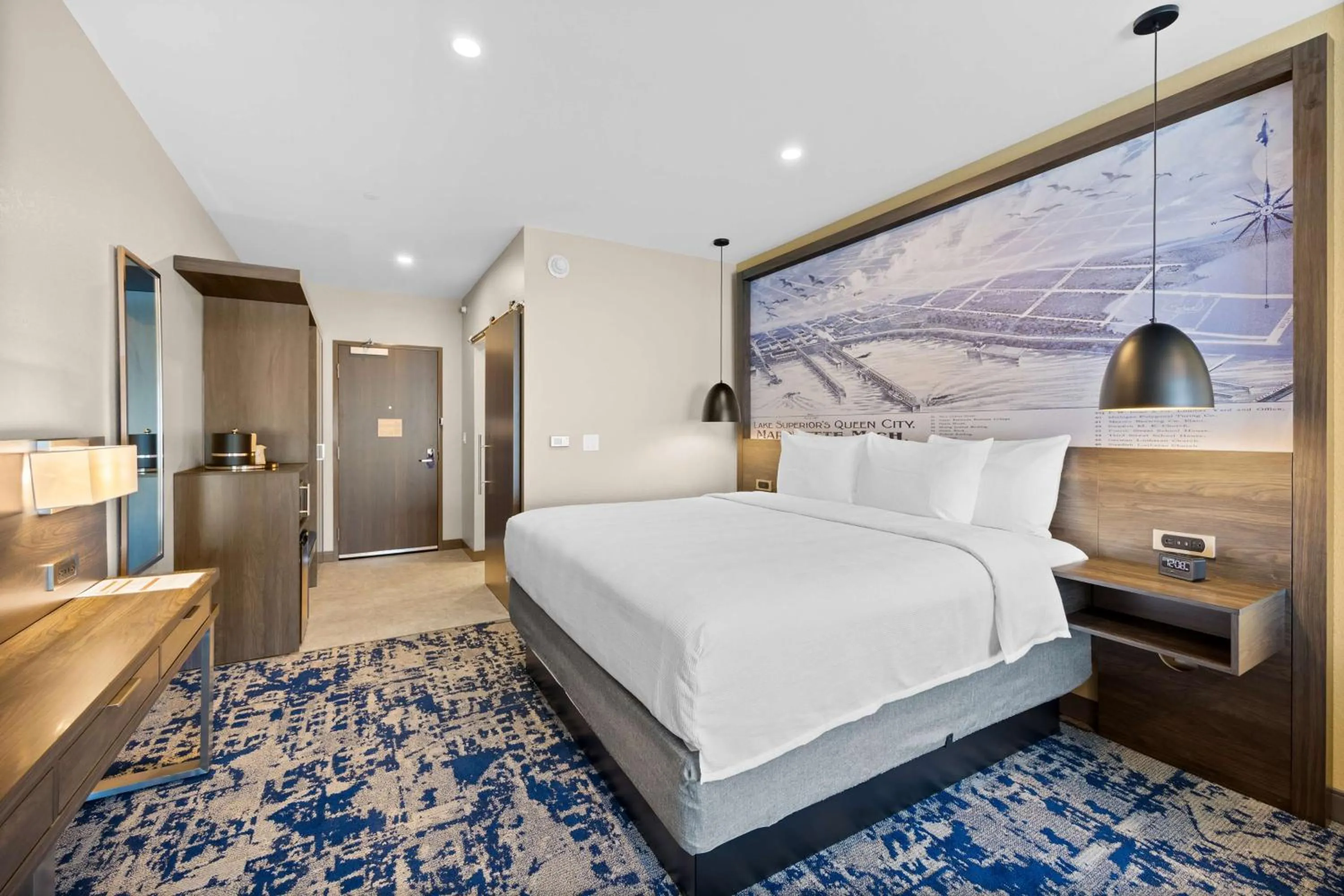 Bed in Best Western Plus Marquette Hotel & Suites