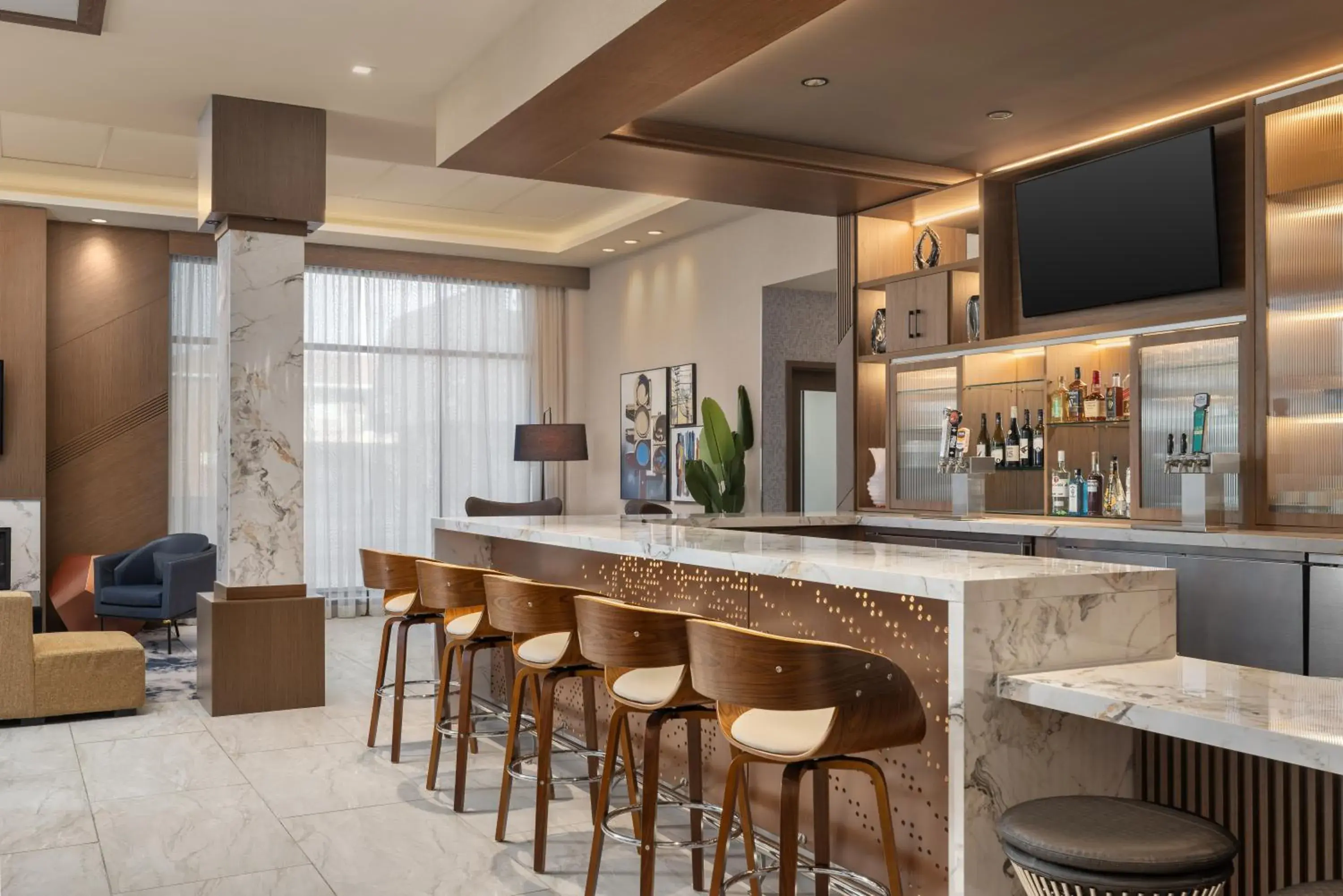 Lounge or bar in Hyatt Place Windsor Lounge or bar in Hyatt Place Windsor