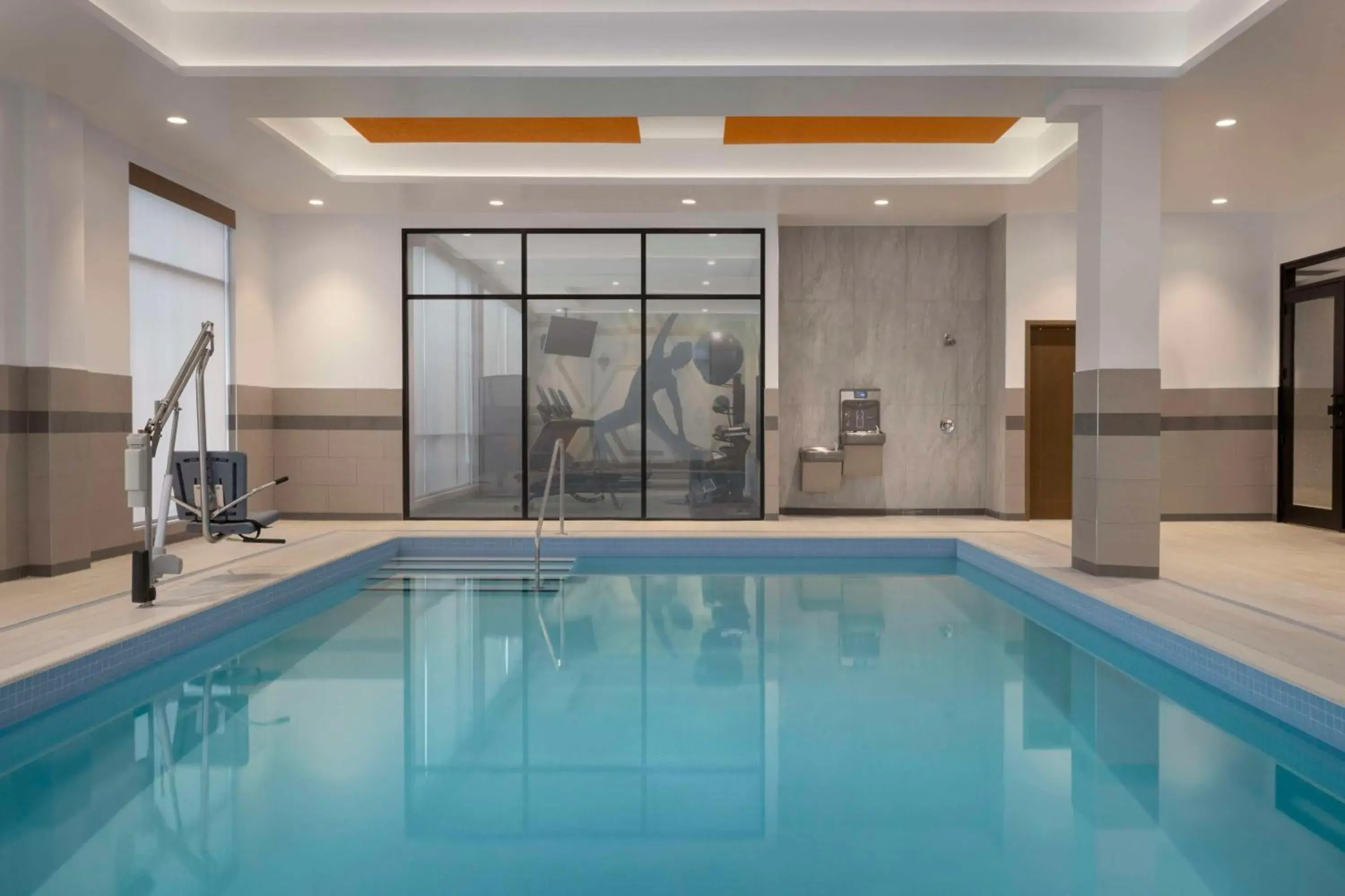 Swimming pool in Hyatt Place Windsor Swimming pool in Hyatt Place Windsor