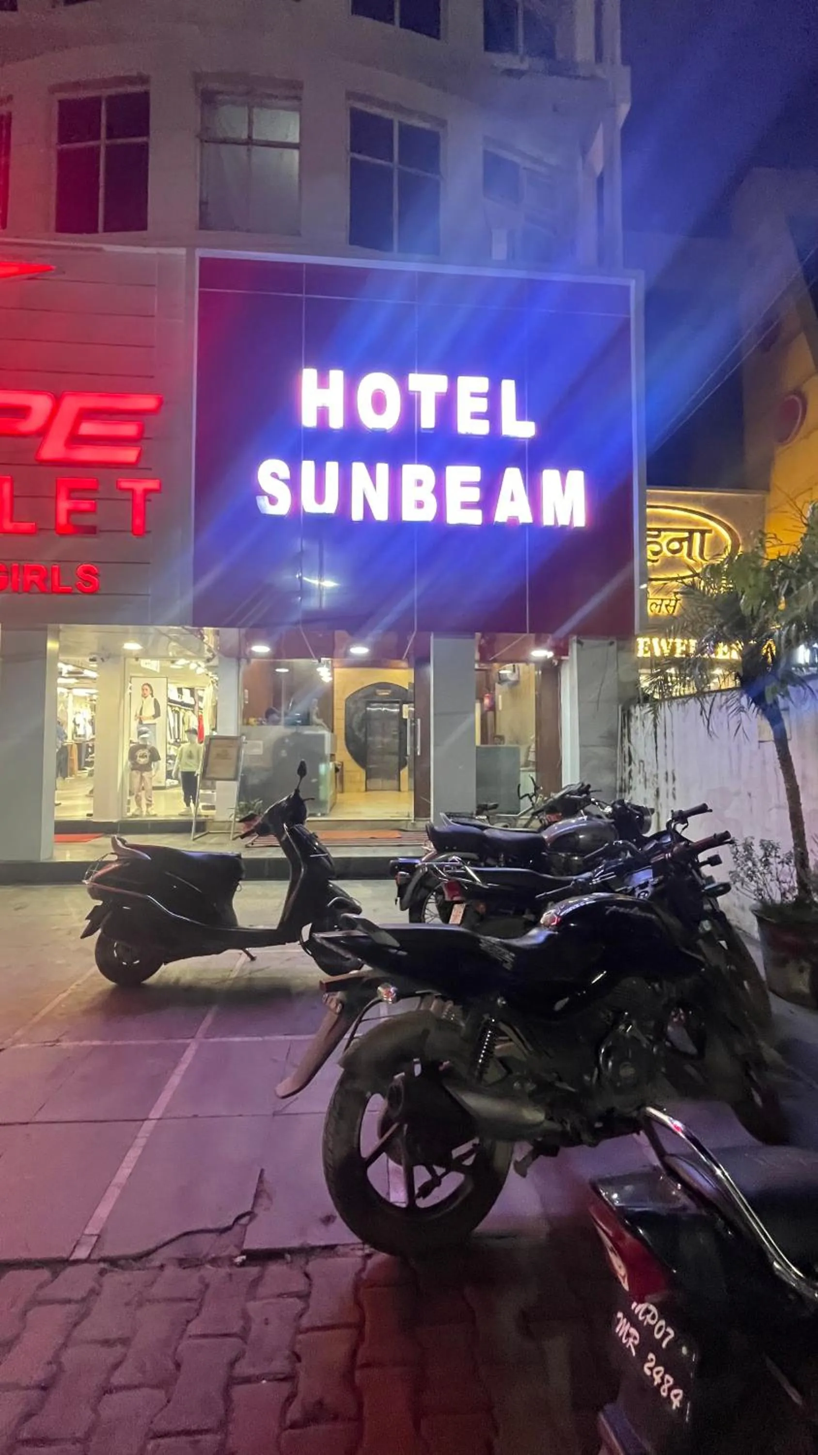 Night in Hotel Sunbeam
