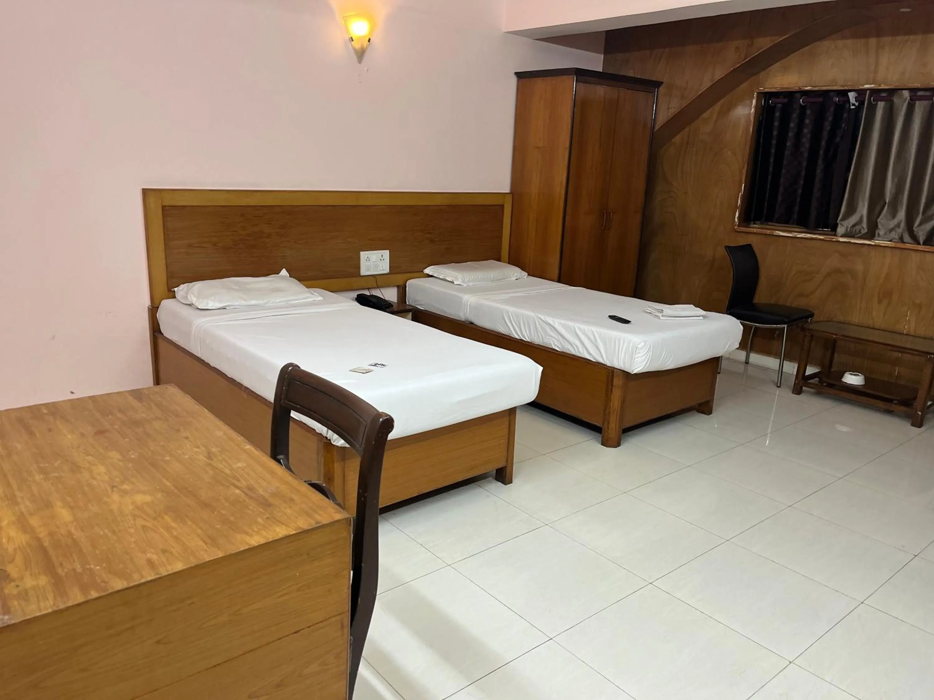 Bed in Hotel Sunbeam