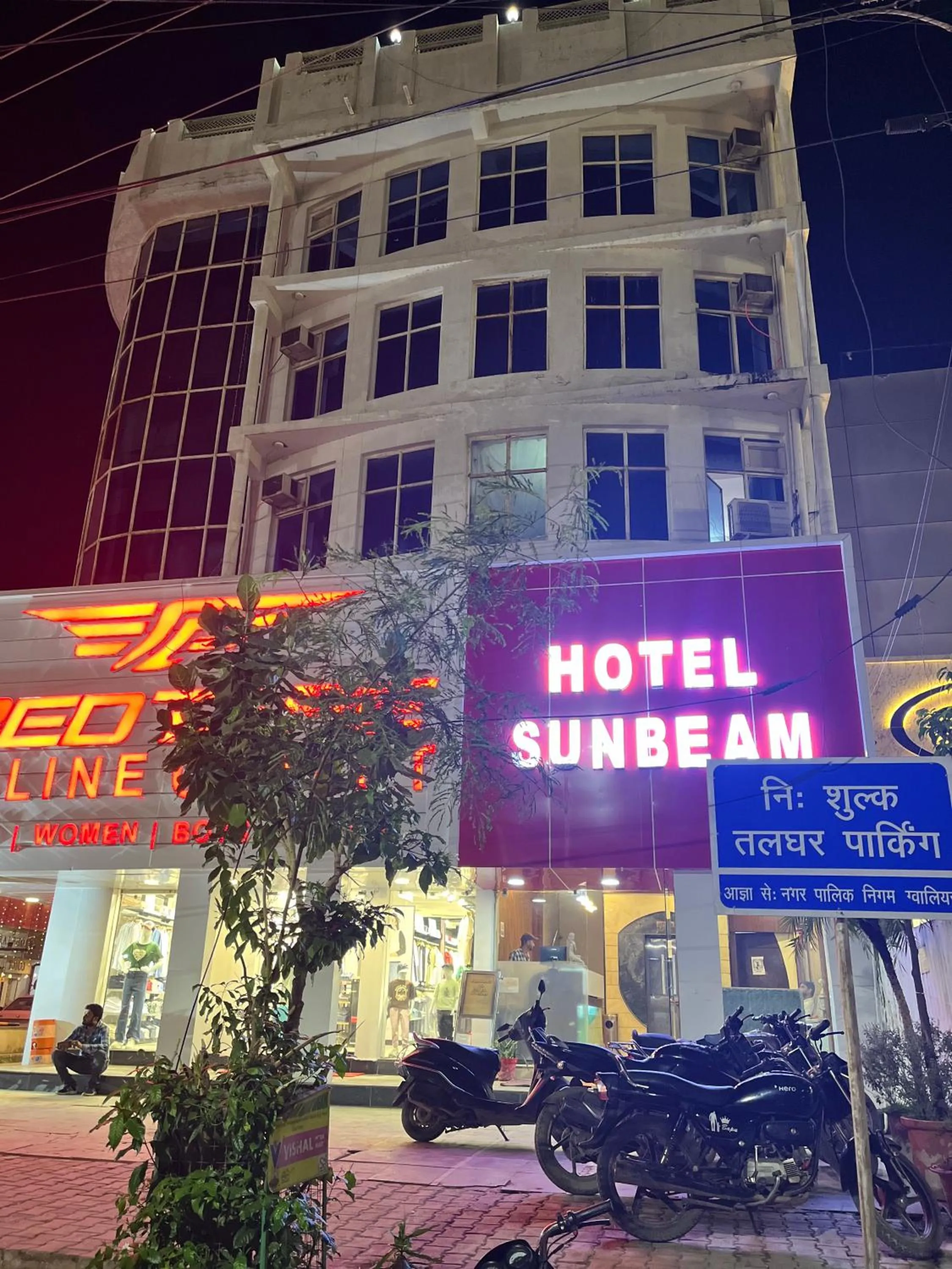 Property building in Hotel Sunbeam