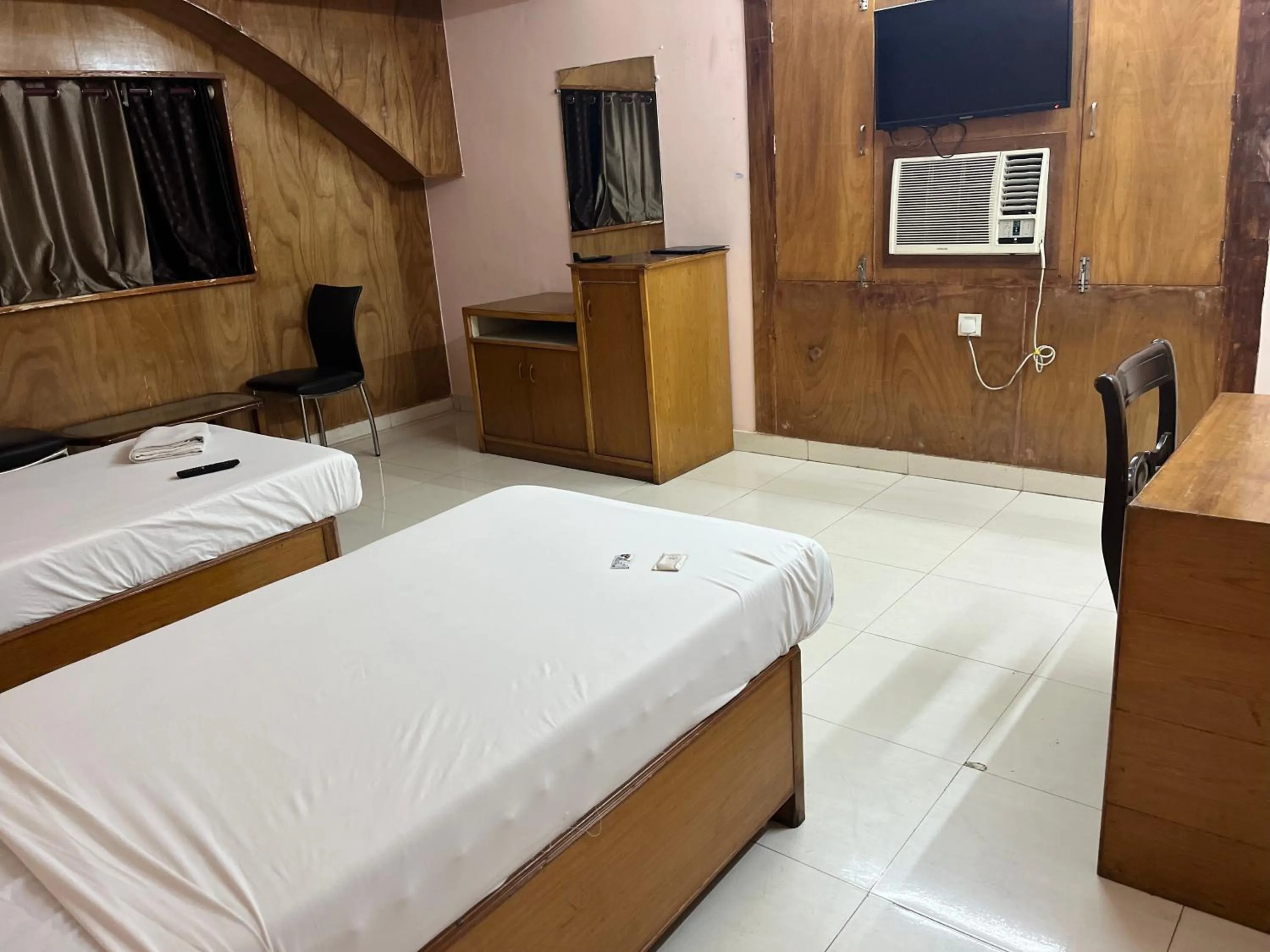 Bed in Hotel Sunbeam