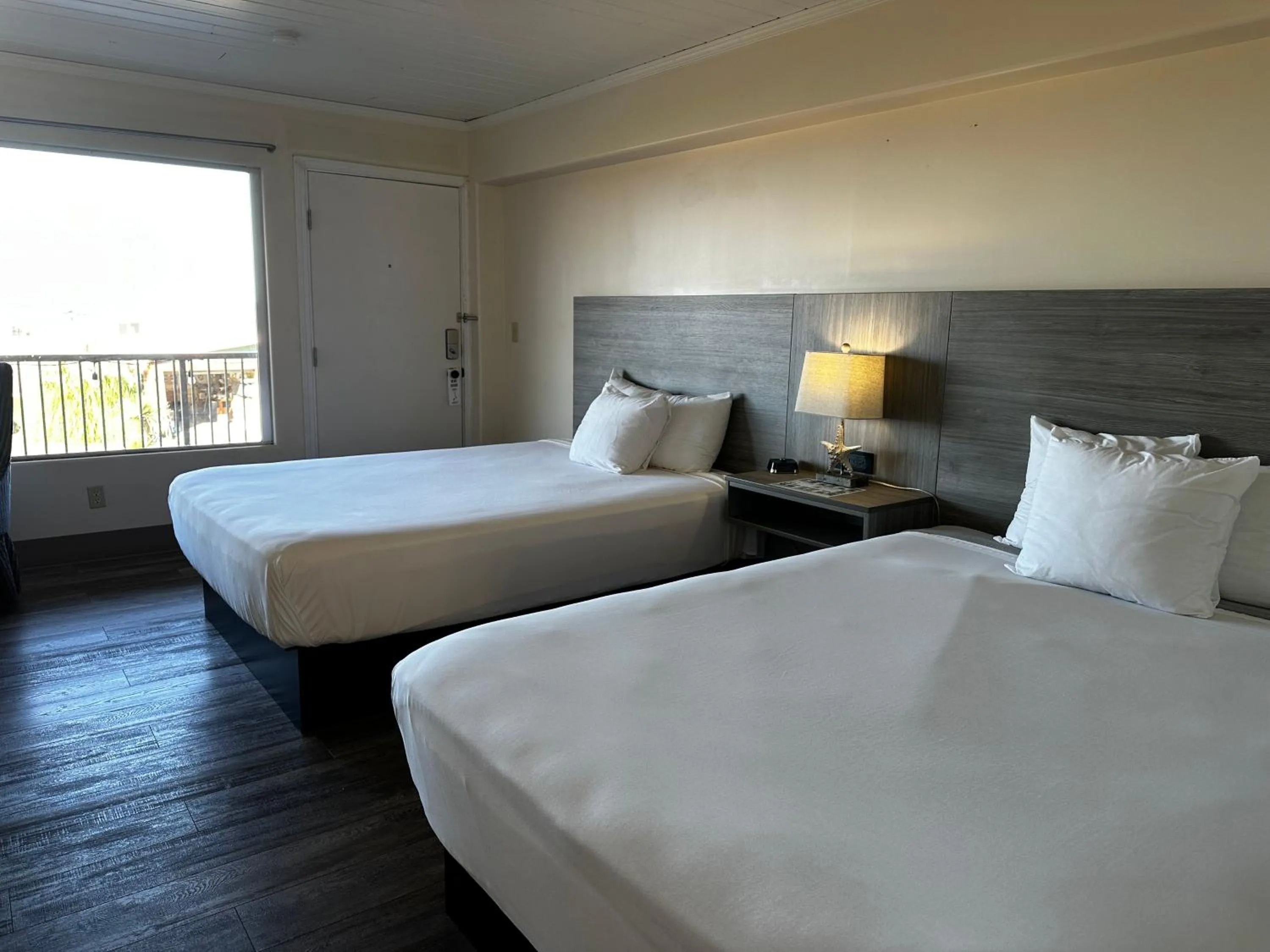 Bedroom, Bed in Westport Inn