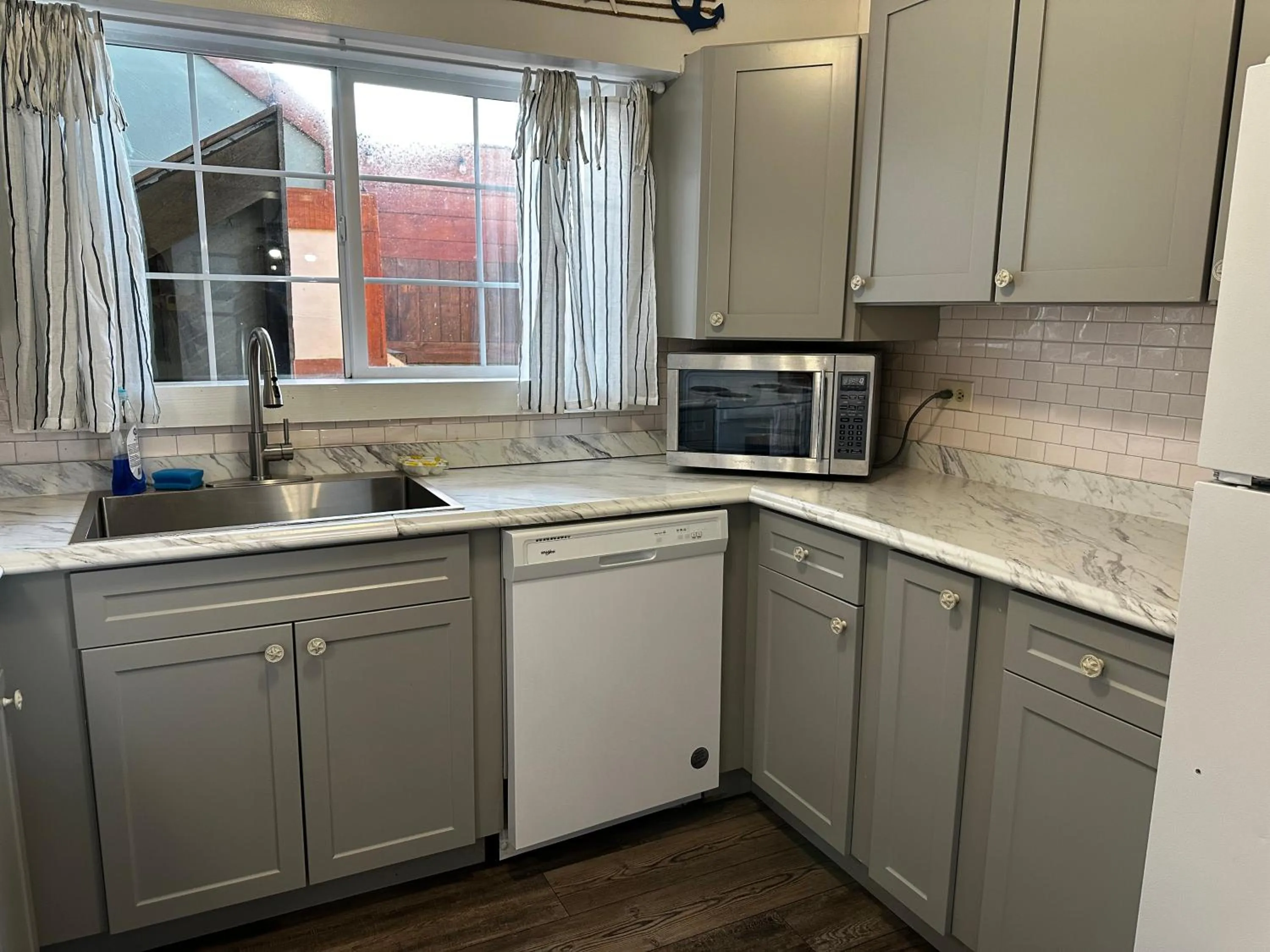 Kitchen or kitchenette in Westport Inn