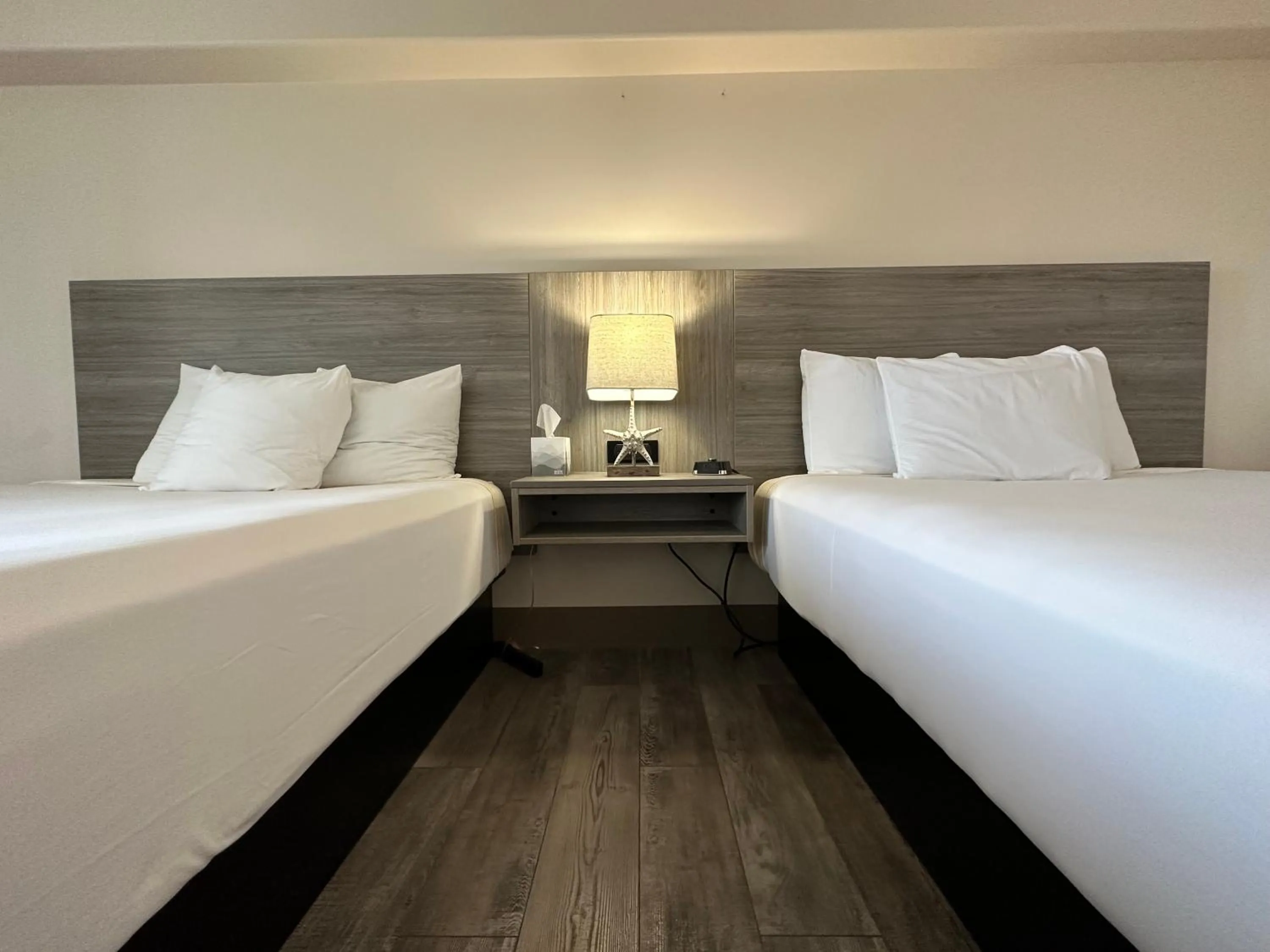 Bedroom, Bed in Westport Inn