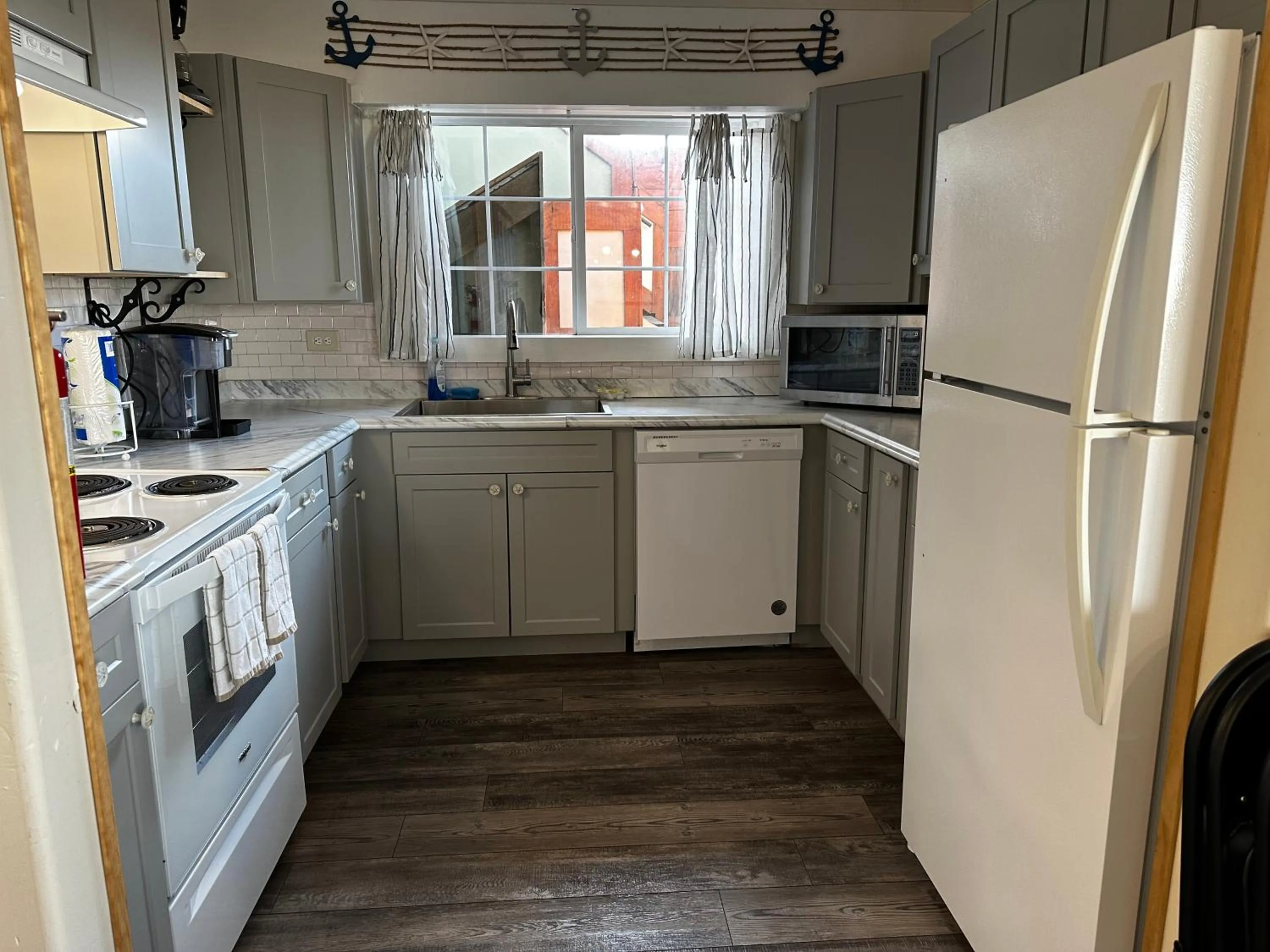 Kitchen or kitchenette in Westport Inn