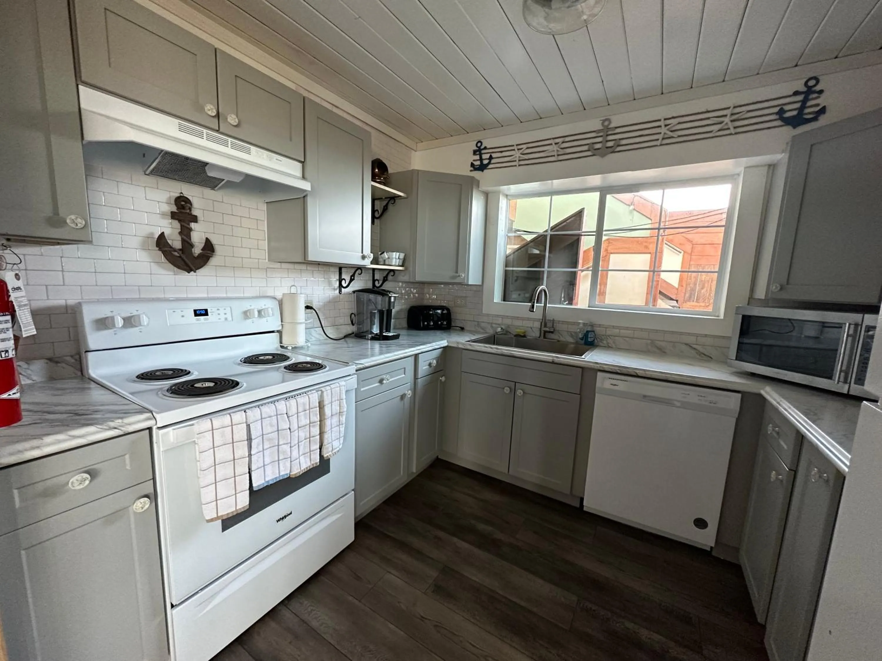 Kitchen or kitchenette in Westport Inn
