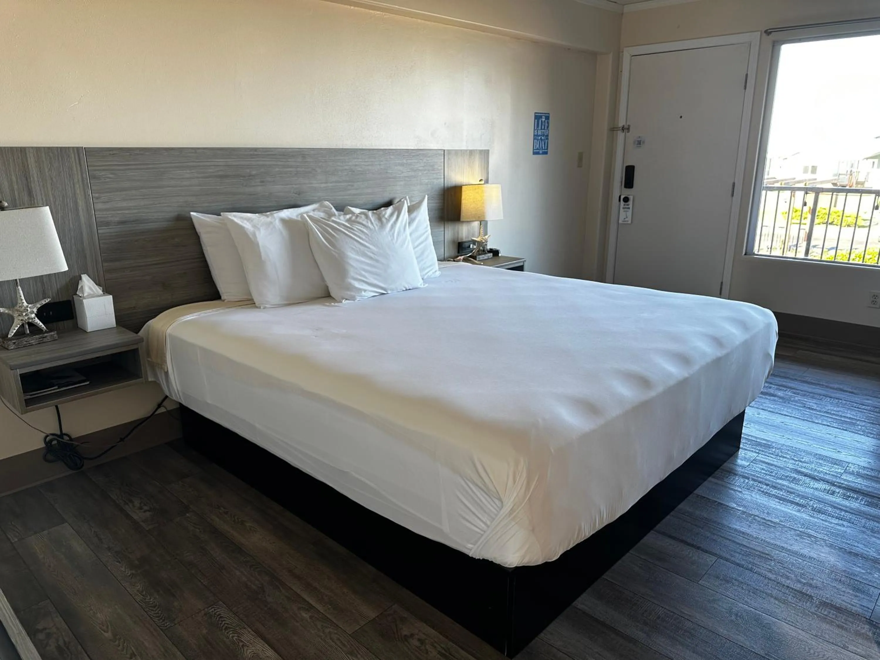 King Suite with Partial Ocean View in Westport Inn