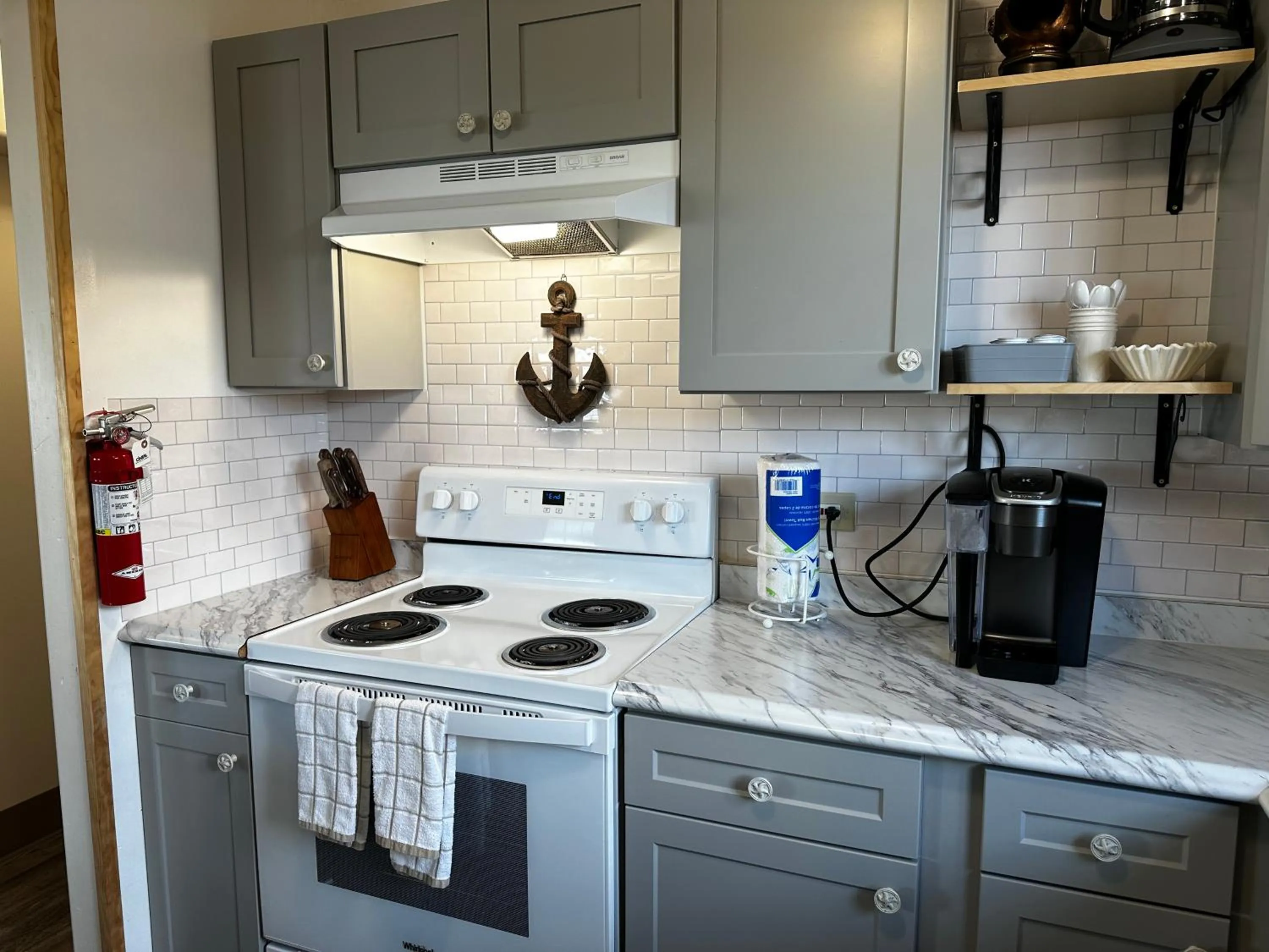 Kitchen or kitchenette in Westport Inn