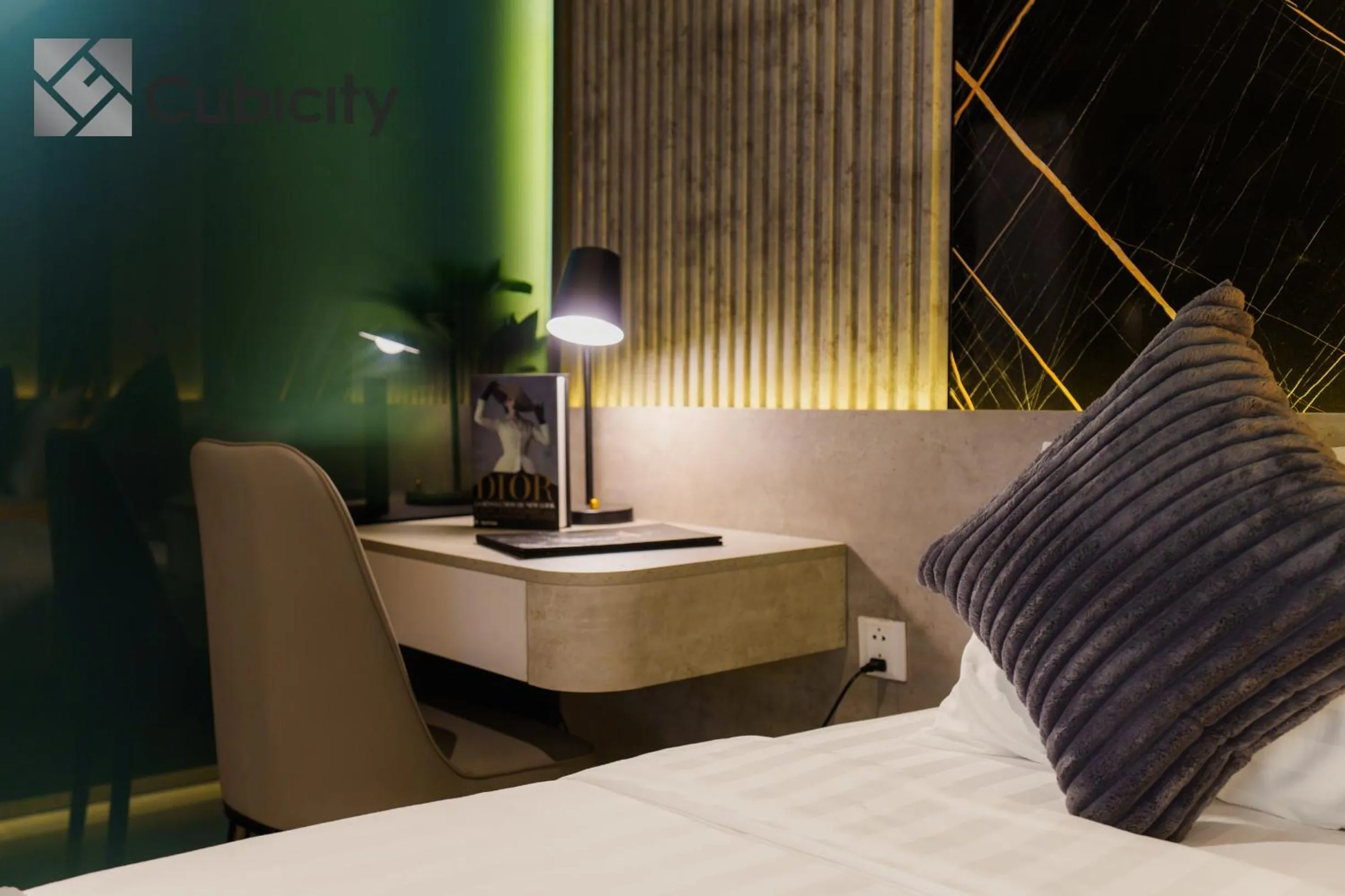 Photo of the whole room, Bed in Cubicity Wall Street House