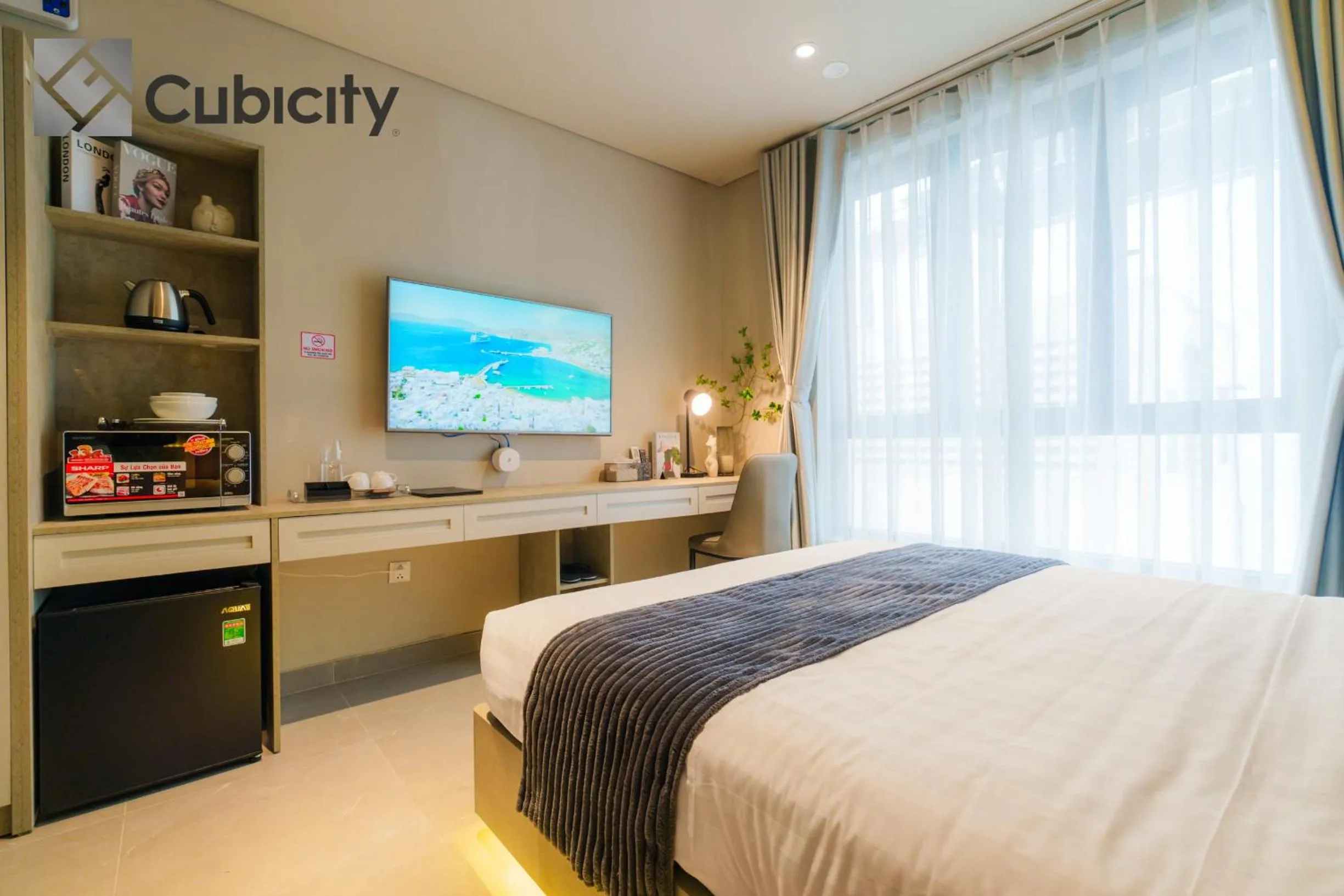 TV and multimedia, Bed in Cubicity Wall Street House
