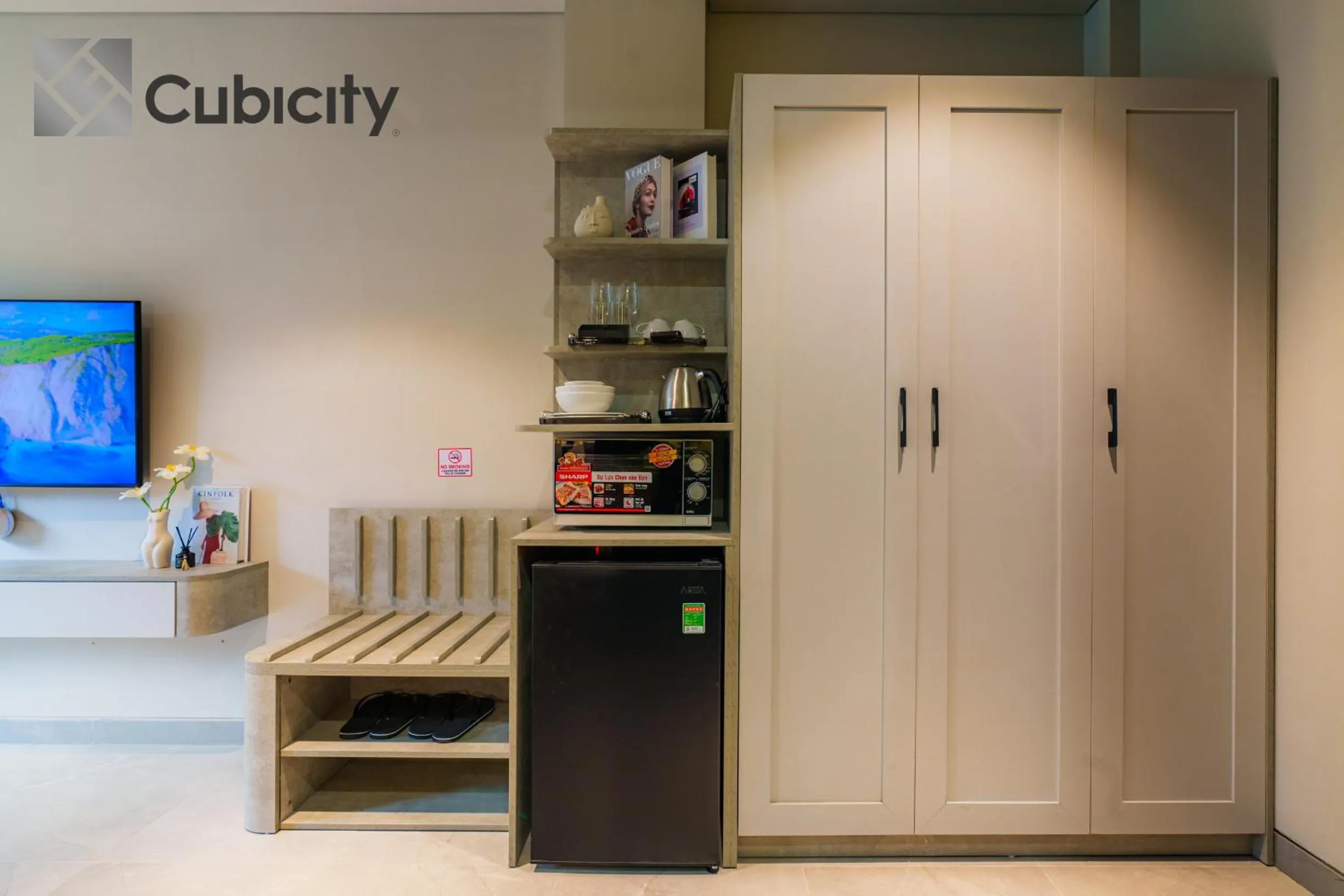 minibar in Cubicity Wall Street House