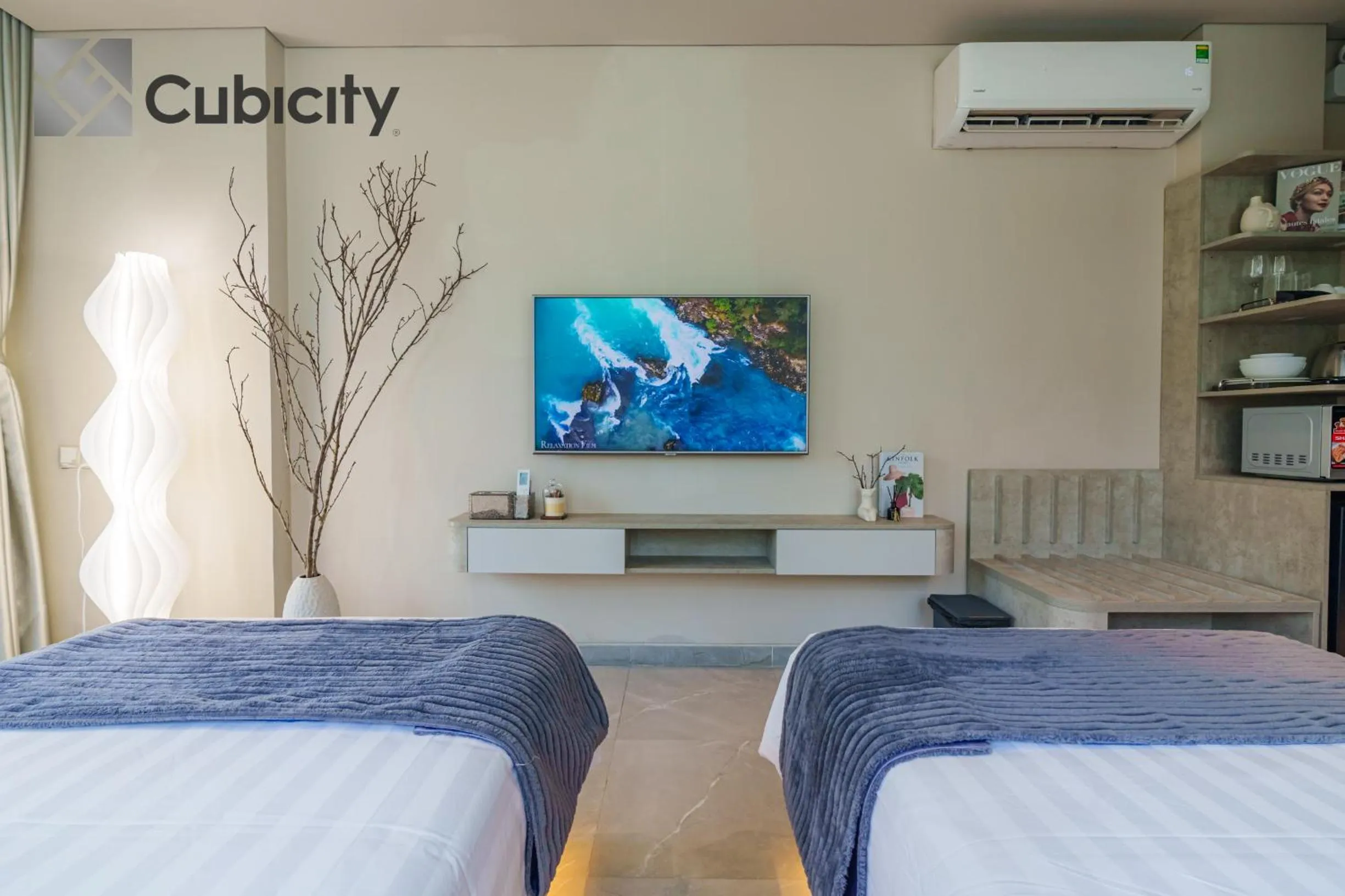 Living room, Bed in Cubicity Wall Street House