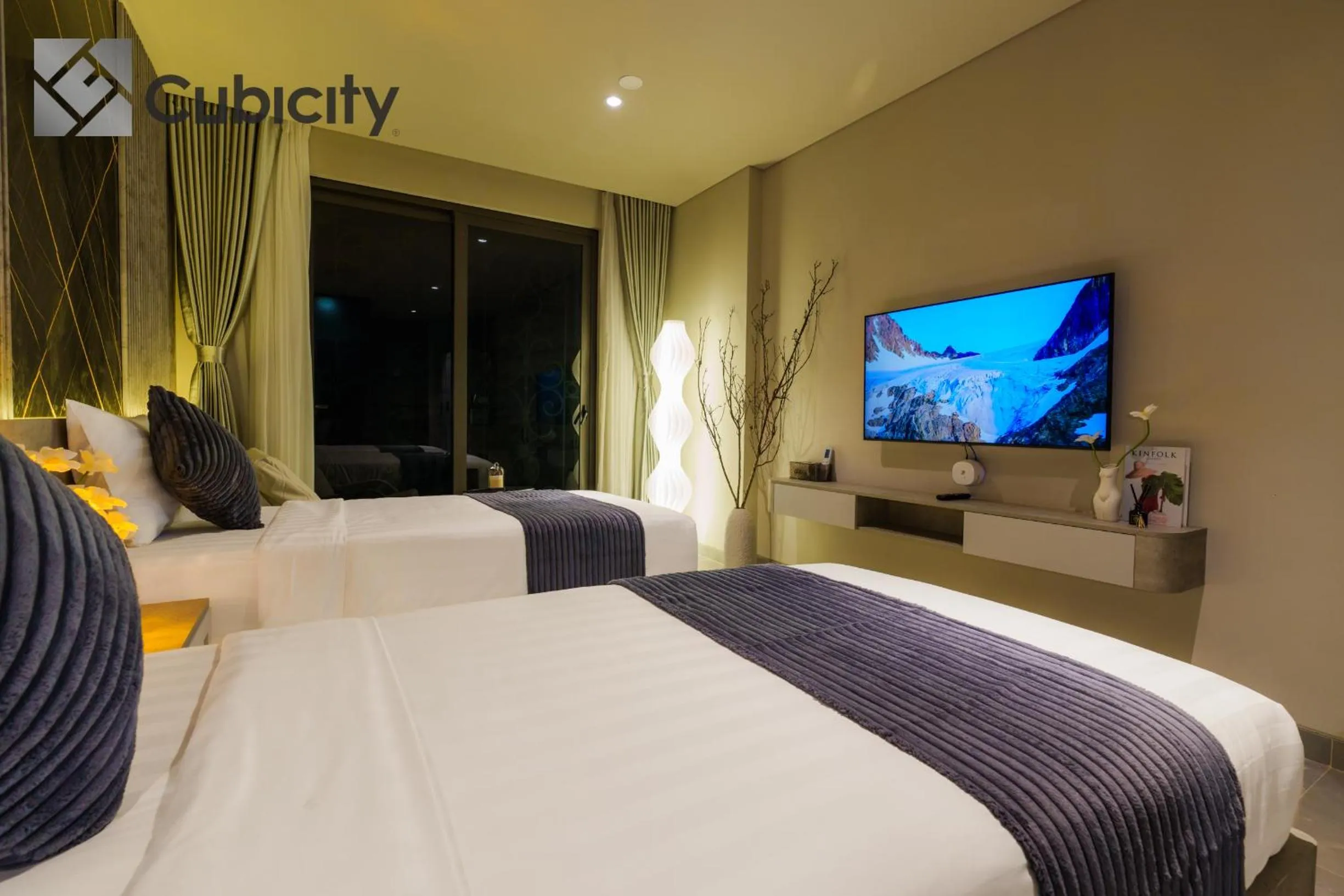 Bed in Cubicity Wall Street House