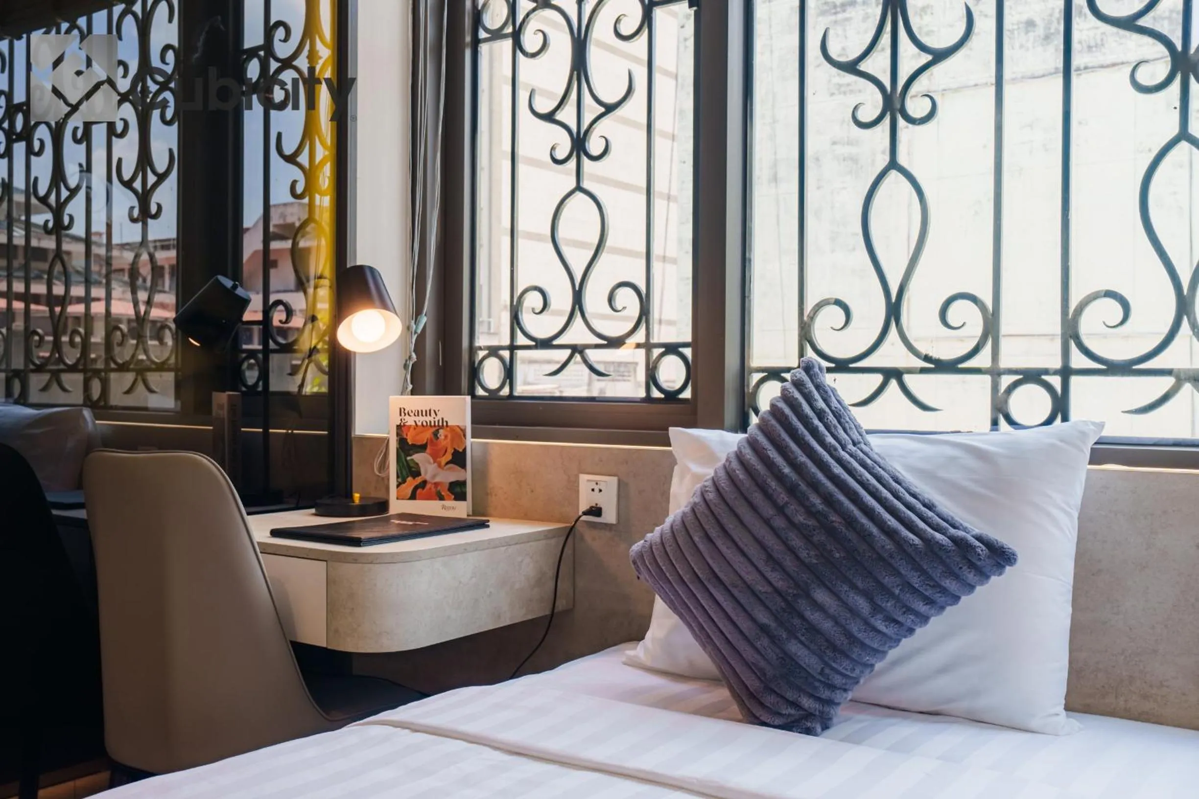 Bedroom, Bed in Cubicity Wall Street House