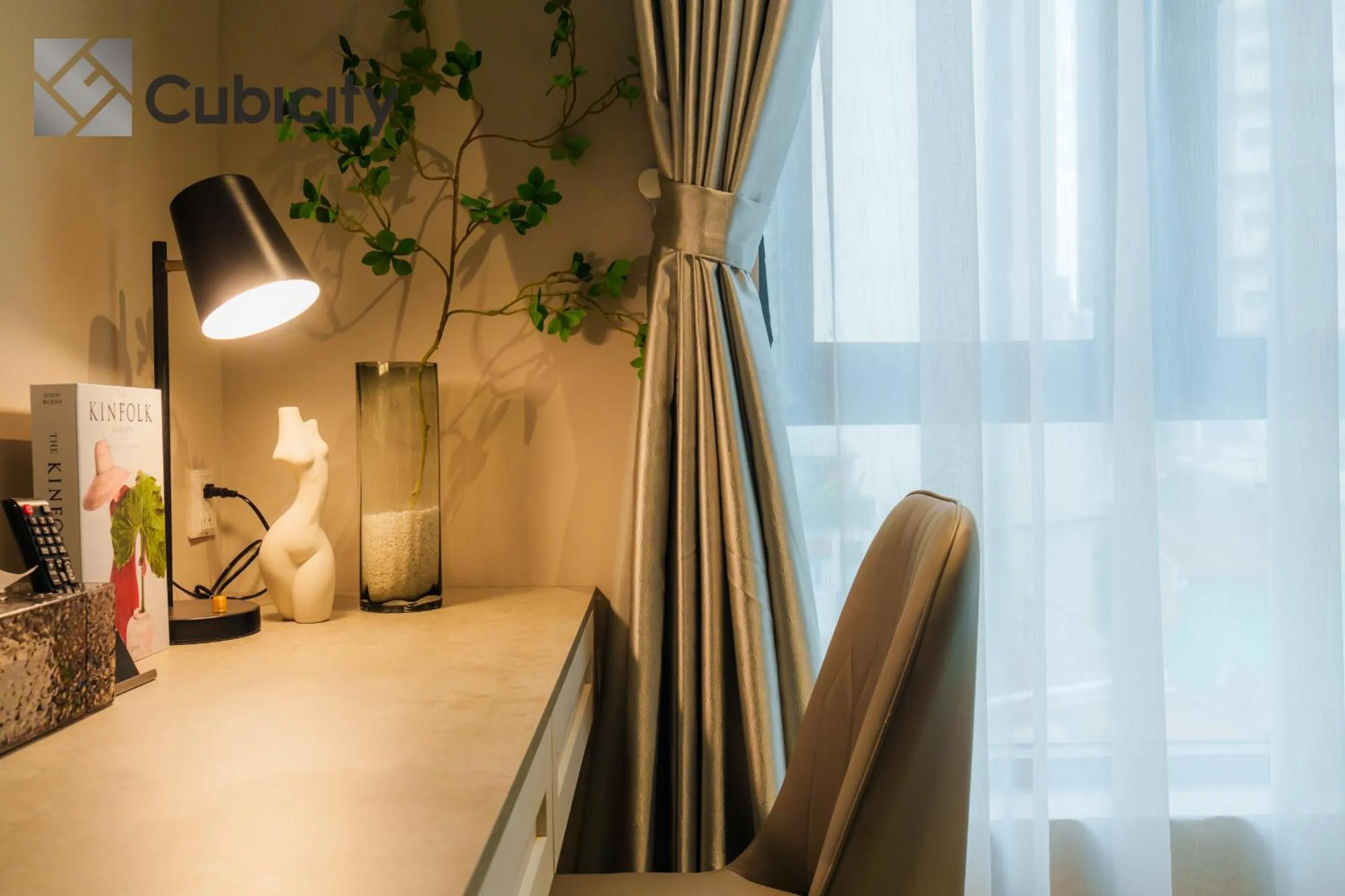 Seating area in Cubicity Wall Street House