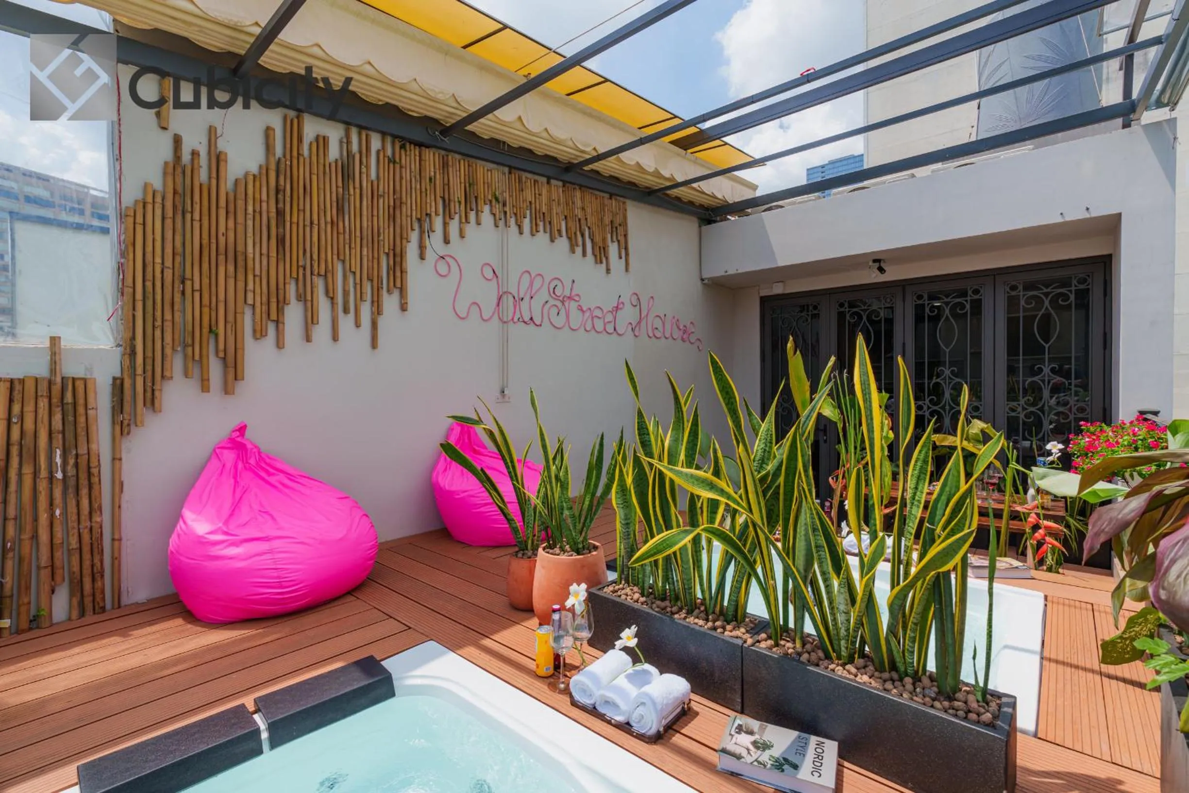 Garden in Cubicity Wall Street House