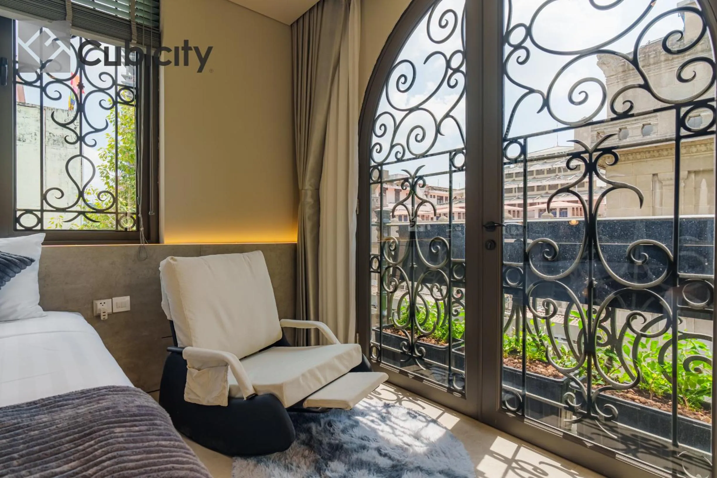 Bedroom, Bed in Cubicity Wall Street House