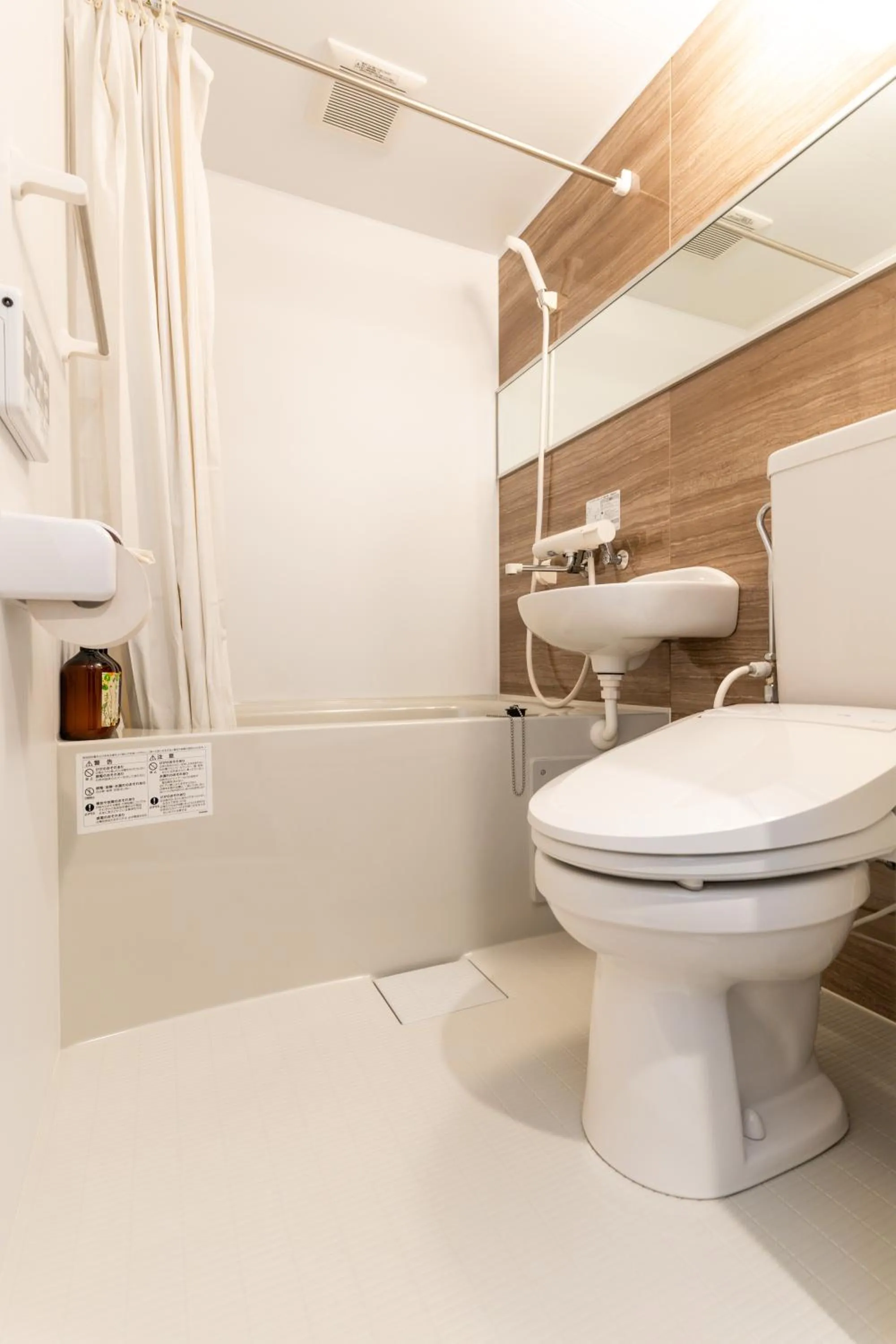 Bathroom in Hotel Living Inn Kenchoumaeeki