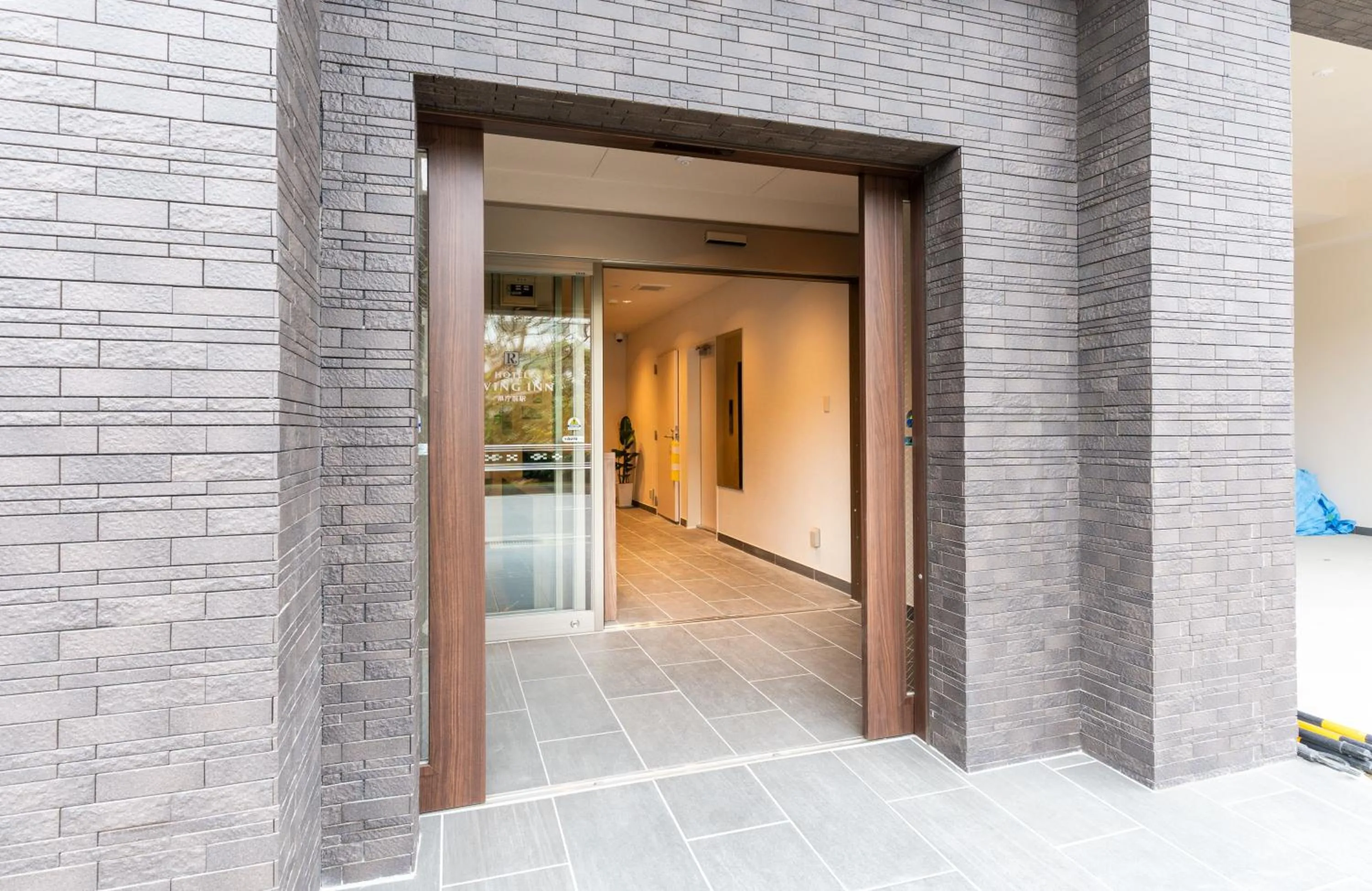 Facade/entrance in Hotel Living Inn Kenchoumaeeki